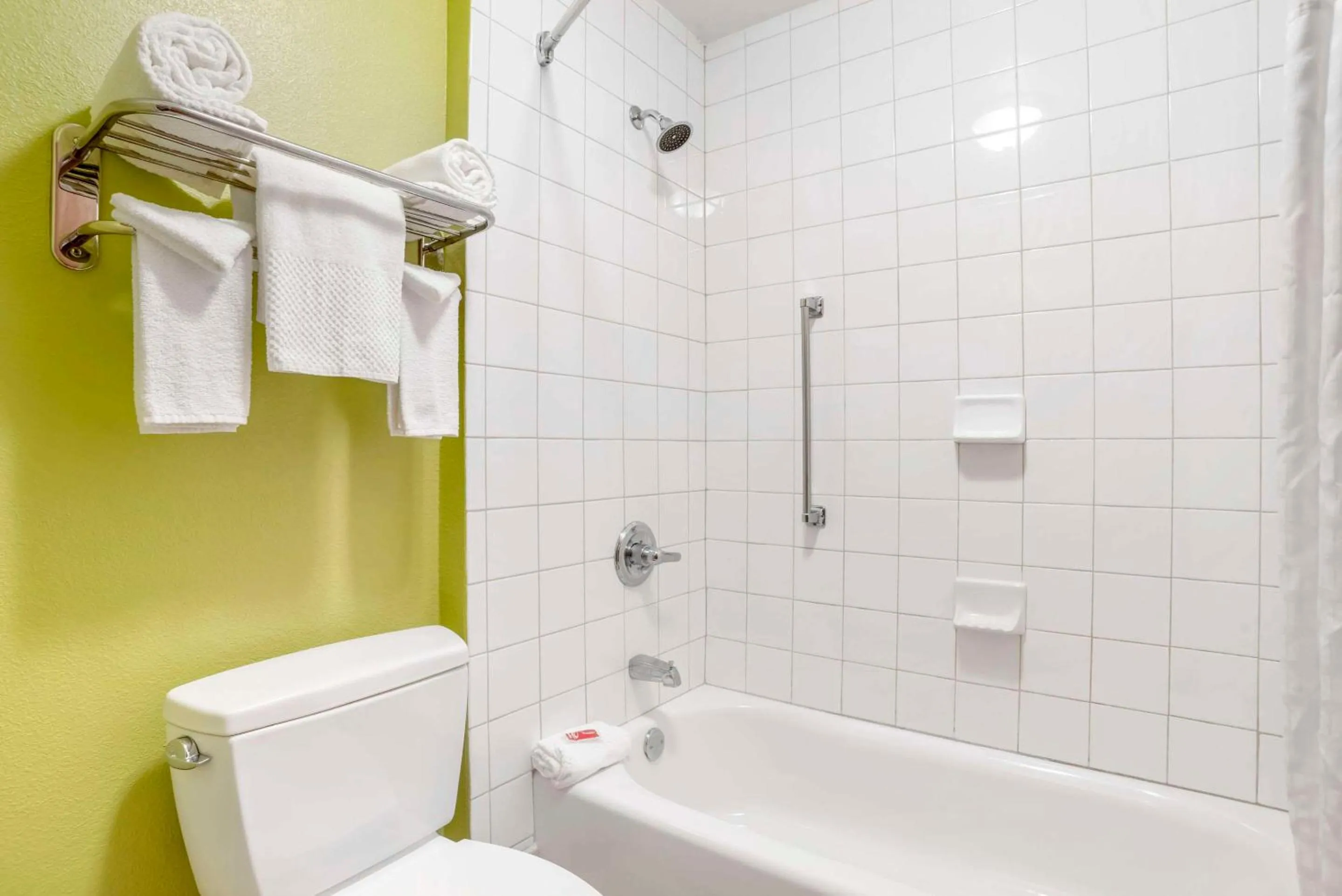 Bedroom in Econo Lodge Moss Point - Pascagoula