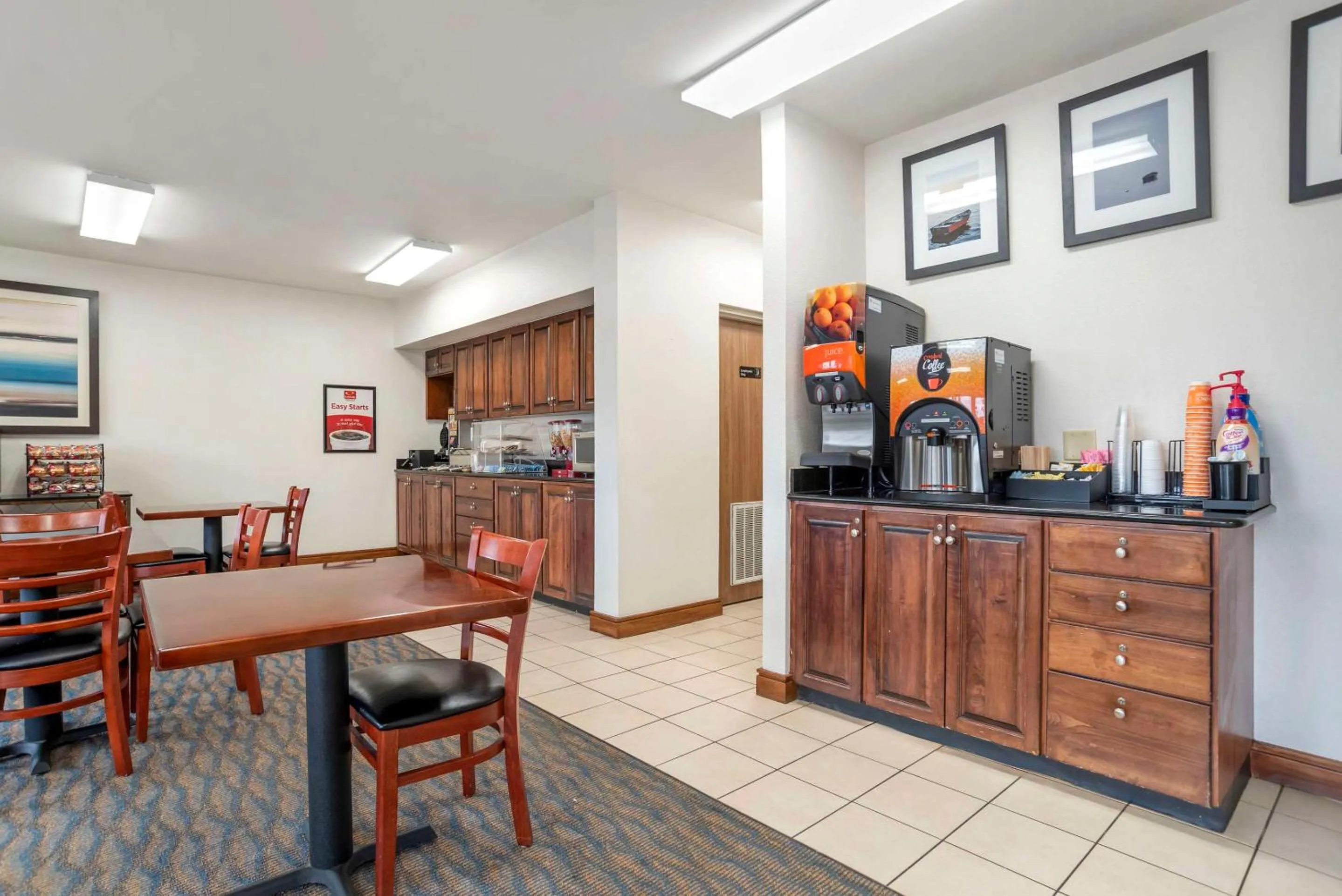 Breakfast in Econo Lodge Moss Point - Pascagoula