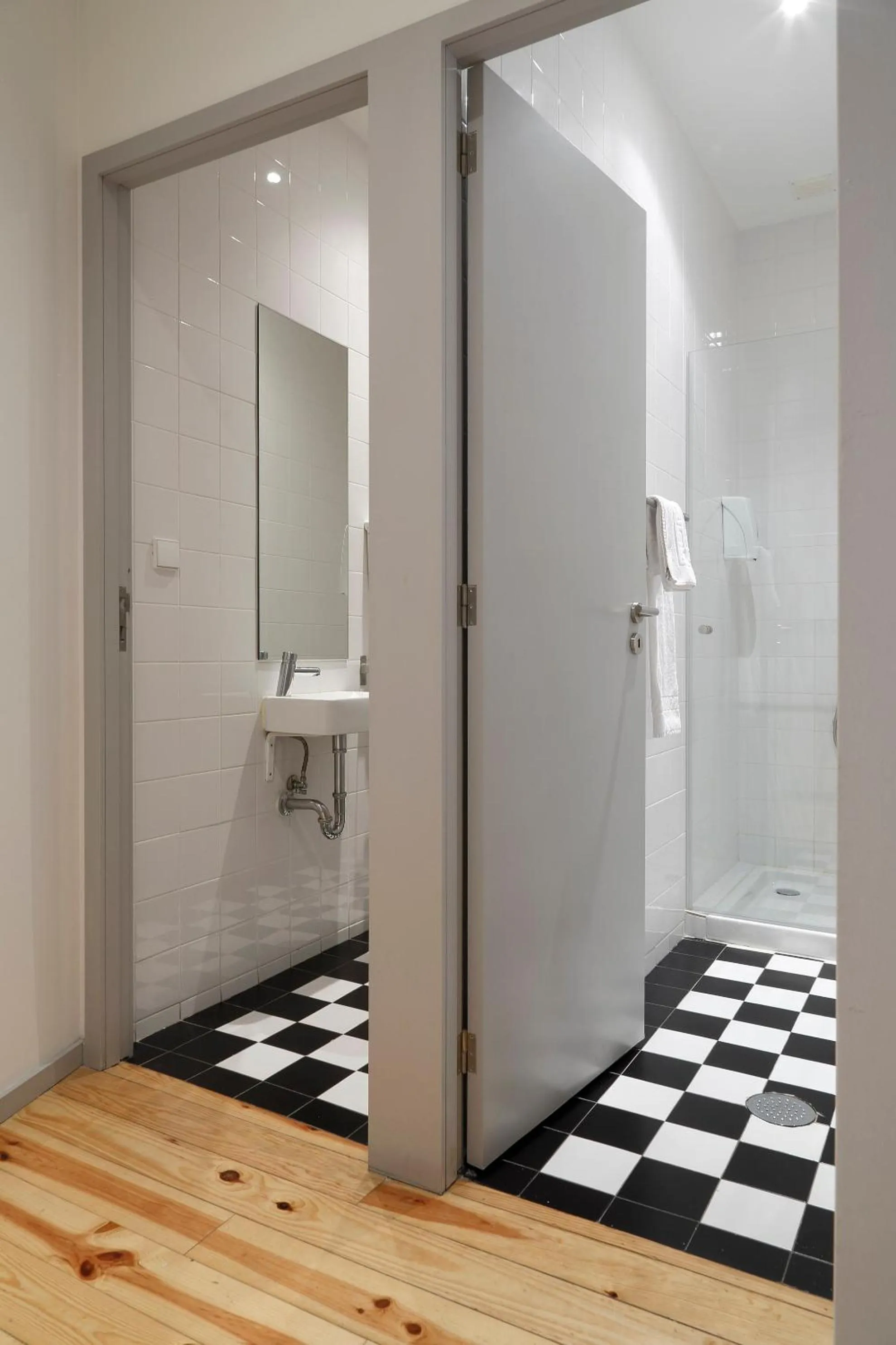 Shower in Oporto House