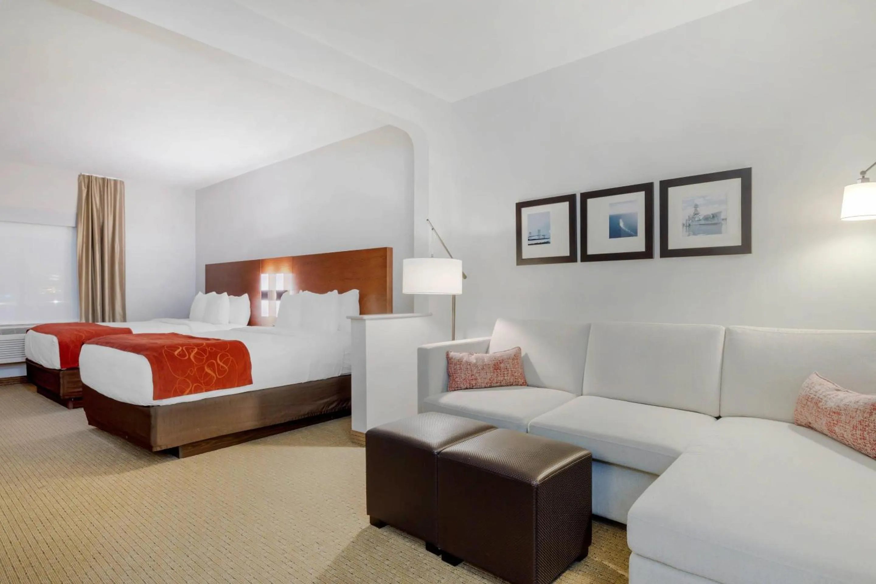 Bedroom, Bed in Comfort Suites La Porte - Baytown