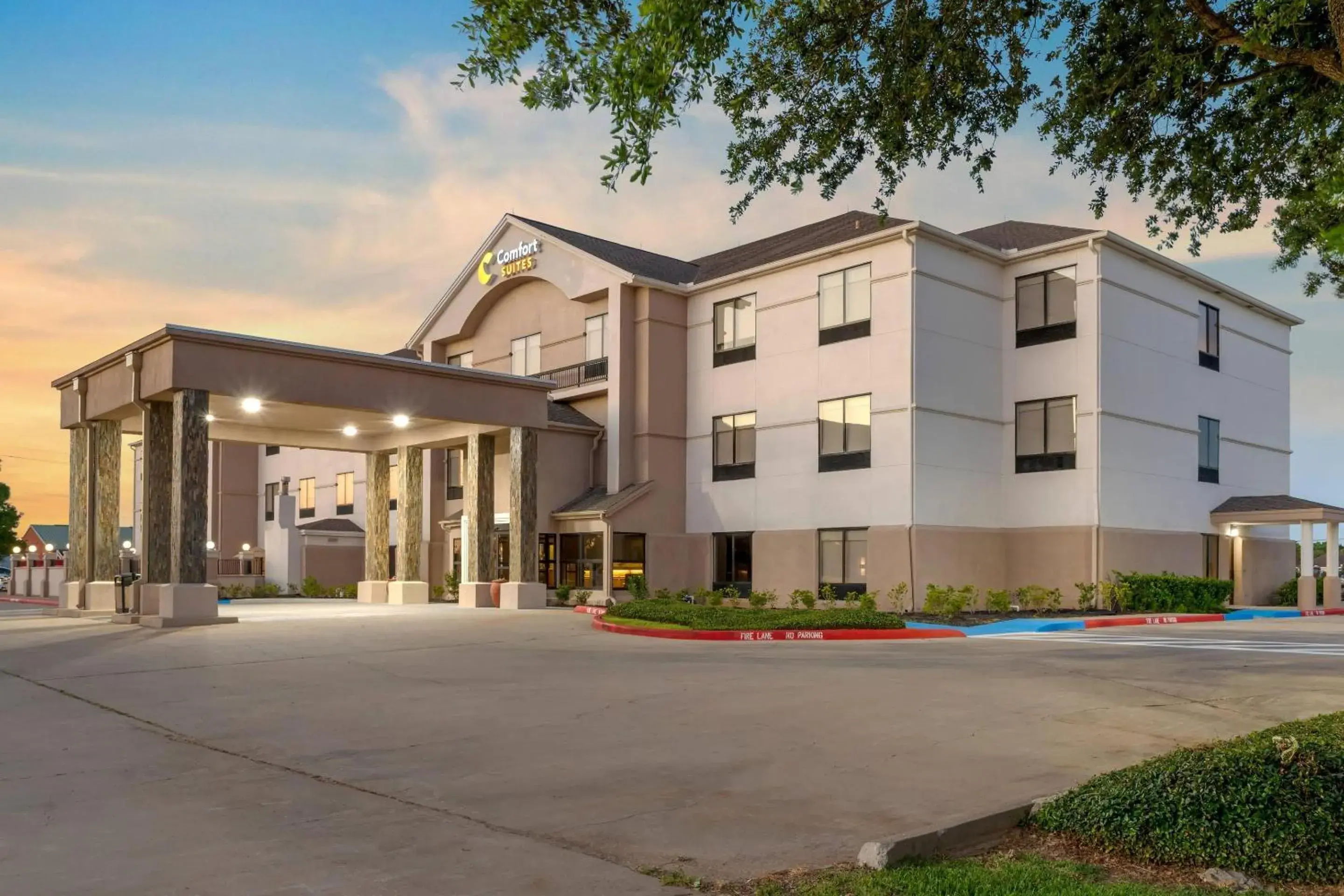 Property building in Comfort Suites La Porte - Baytown Property building in Comfort Suites La Porte - Baytown