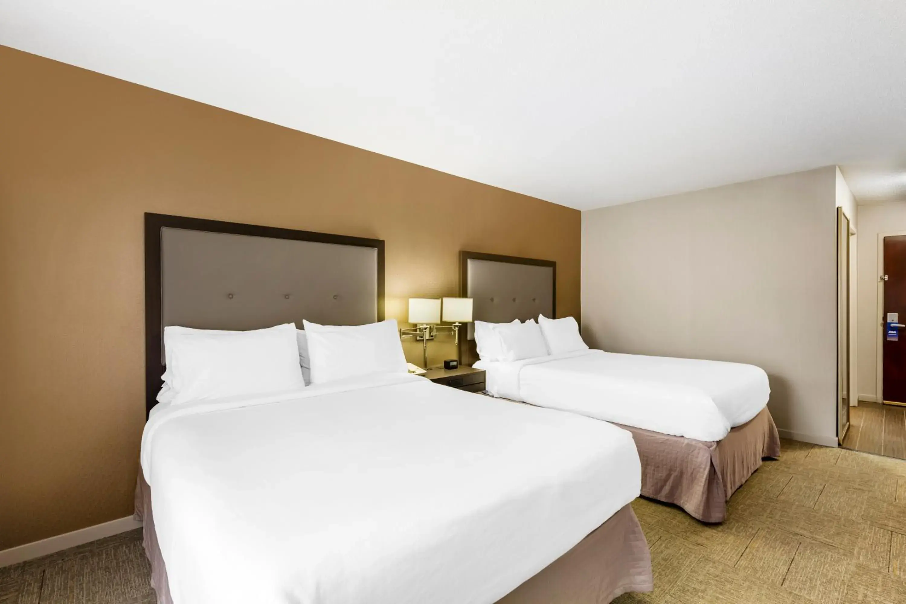 Bedroom, Bed in Comfort Inn, Cleveland South - Richfield Bedroom, Bed in Comfort Inn, Cleveland South - Richfield