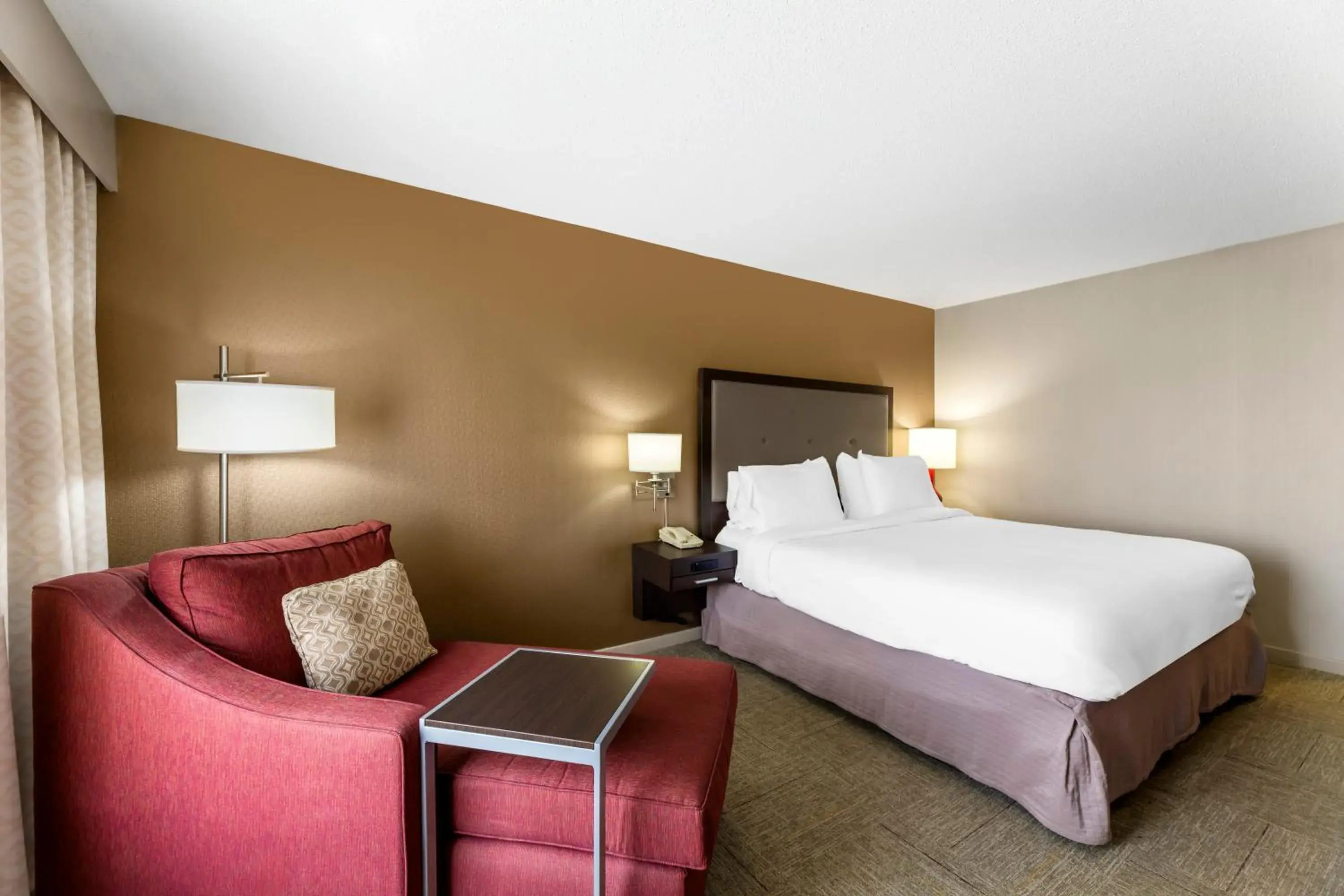 Bedroom, Bed in Comfort Inn, Cleveland South - Richfield Bedroom, Bed in Comfort Inn, Cleveland South - Richfield