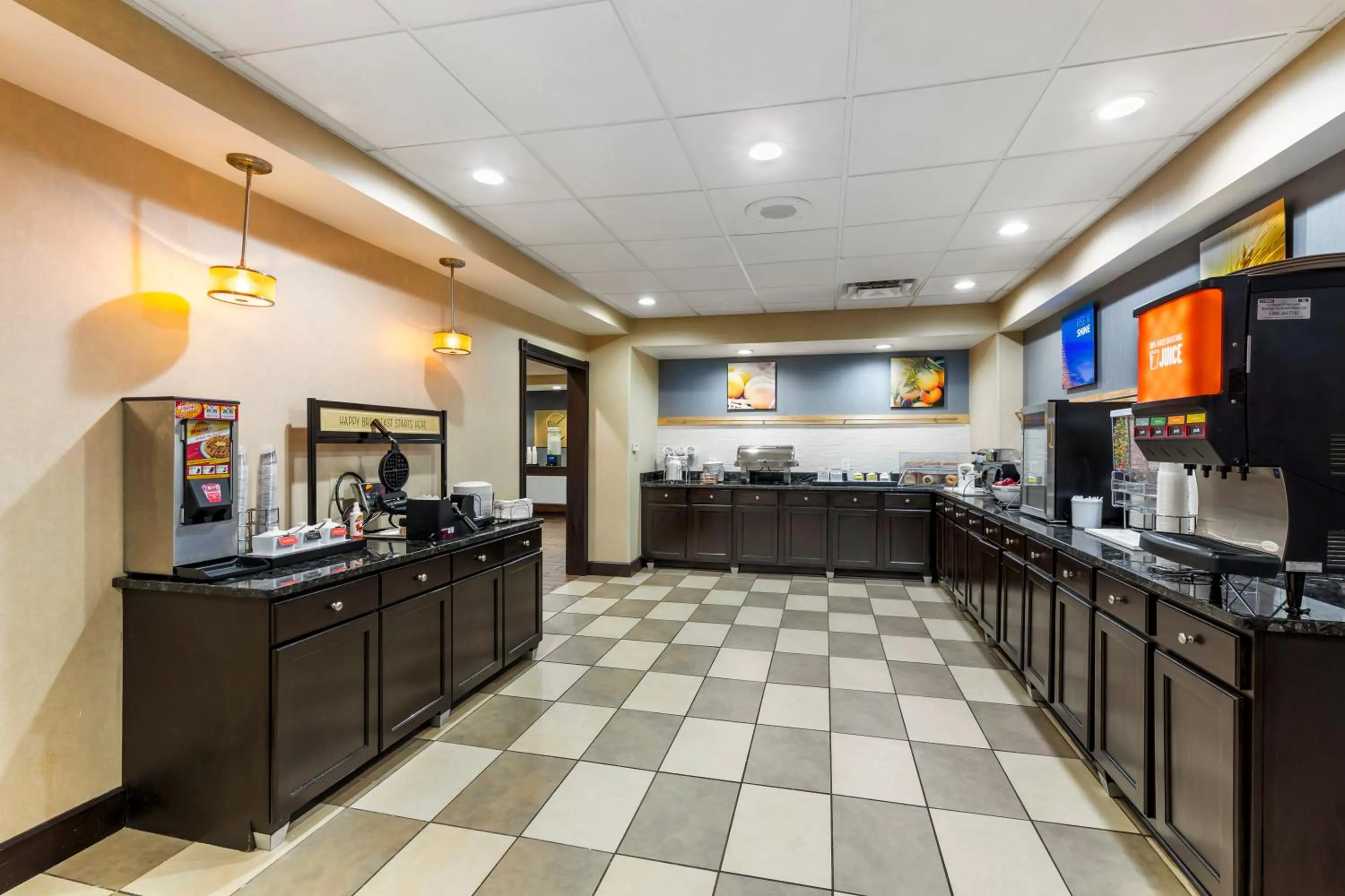 Buffet breakfast in Comfort Inn, Cleveland South - Richfield