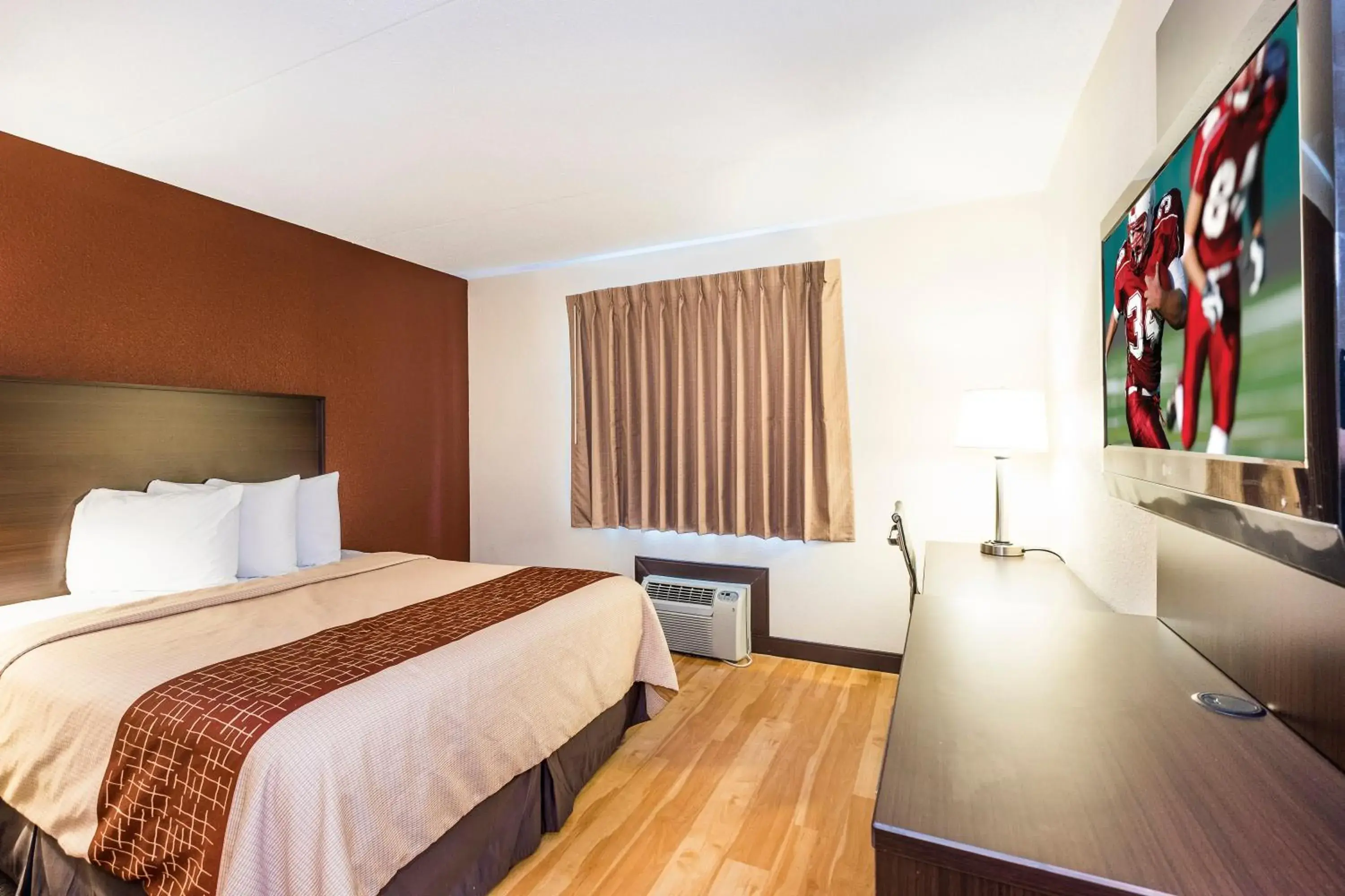 Photo of the whole room, Bed in Red Roof Inn Columbus - Ohio State Fairgrounds Photo of the whole room, Bed in Red Roof Inn Columbus - Ohio State Fairgrounds