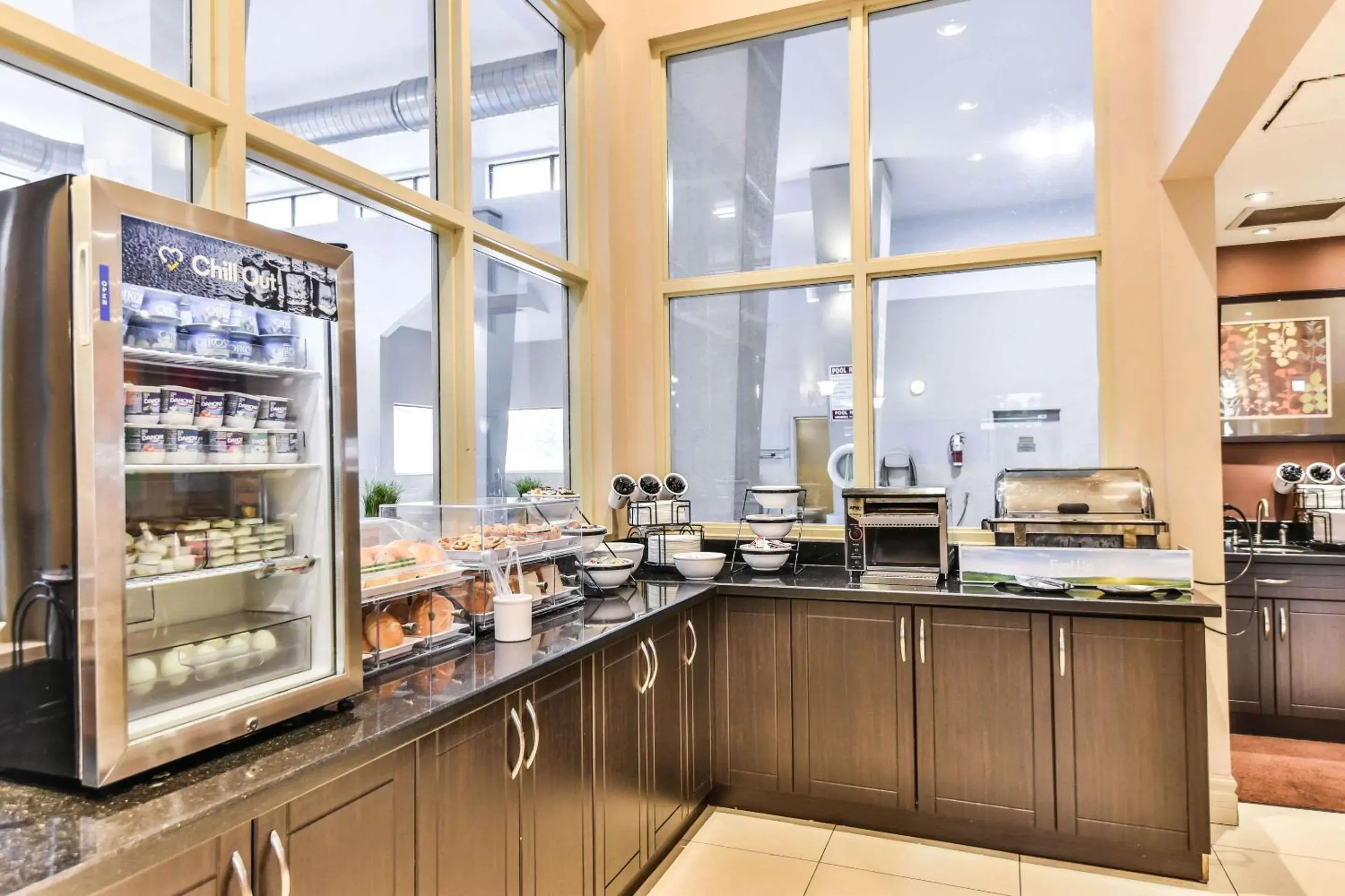 Breakfast in Comfort Inn & Suites Ambassador Bridge Breakfast in Comfort Inn & Suites Ambassador Bridge