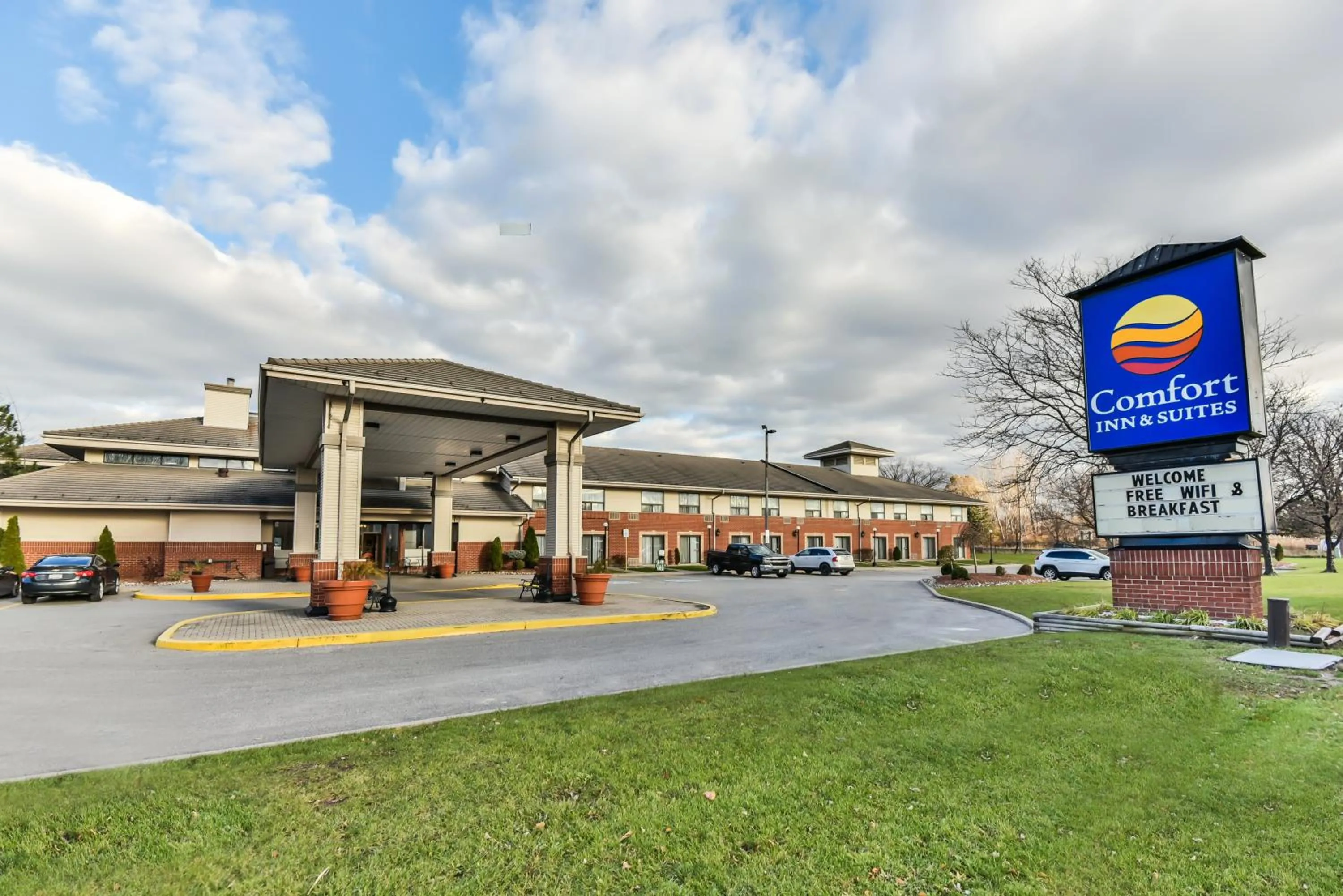 Property building in Comfort Inn & Suites Ambassador Bridge
