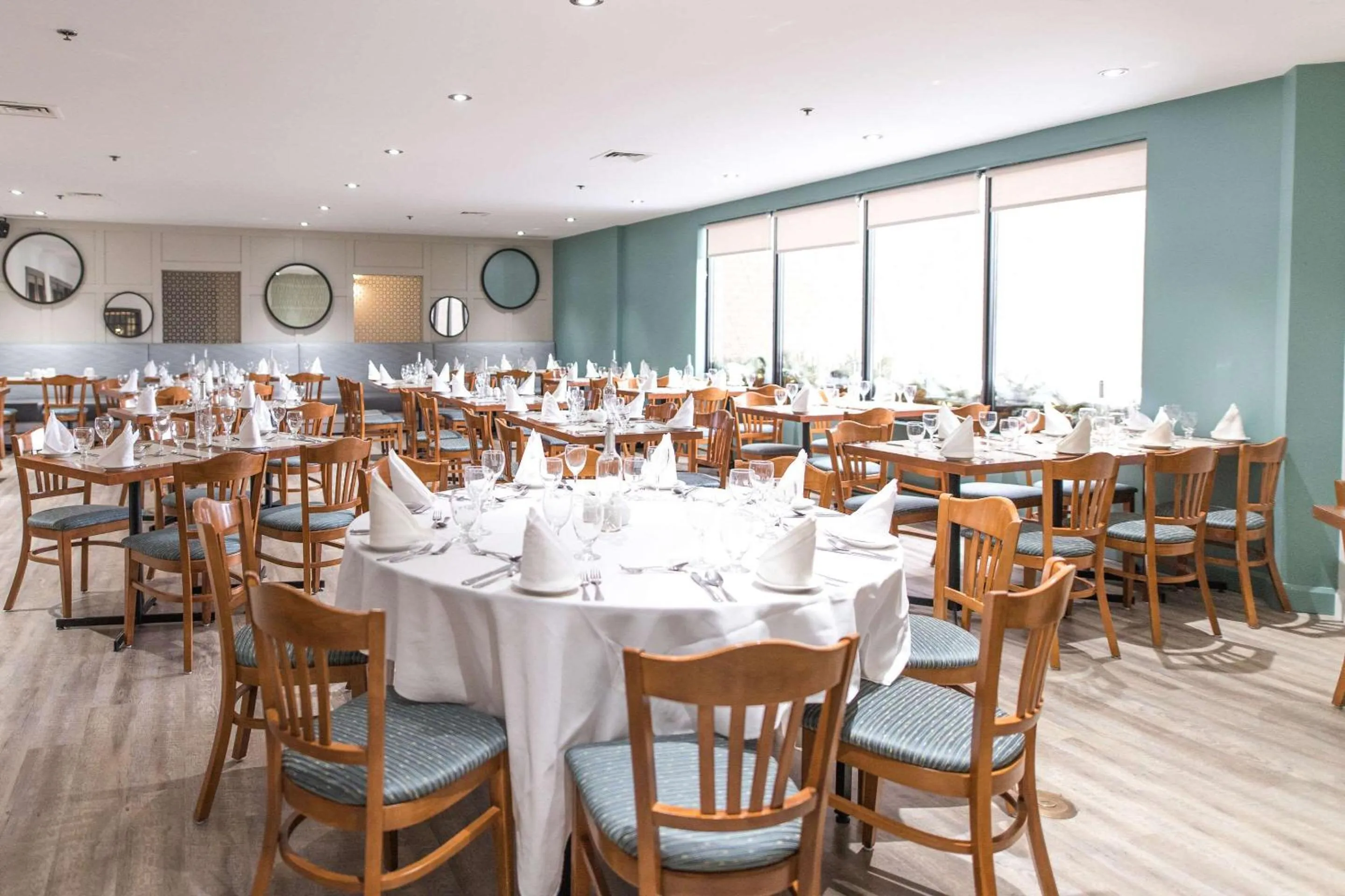 Restaurant/places to eat in Hotel Le Victorin, an Ascend Hotel Collection Member