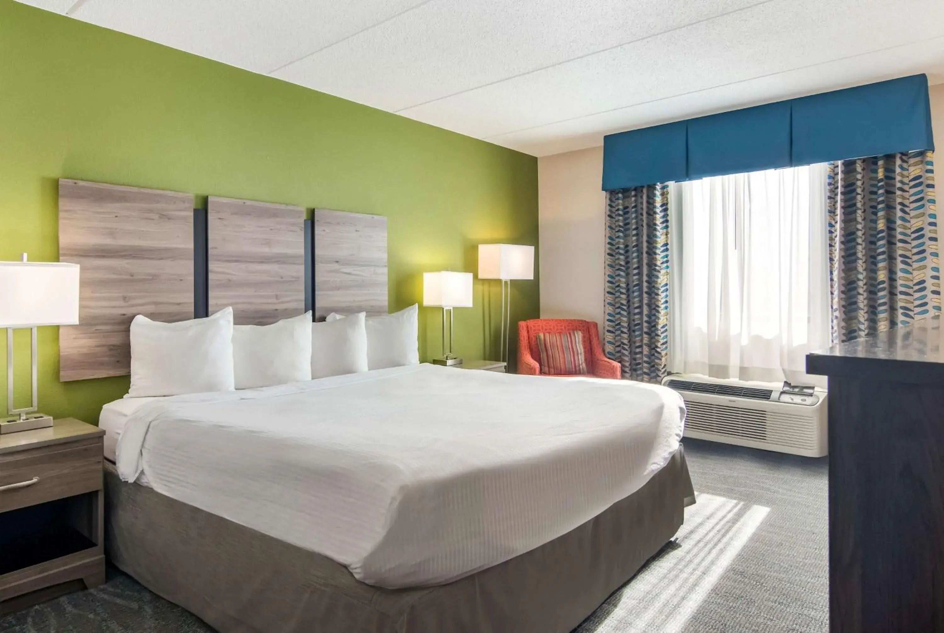 King Room with Bath Tub - Disability Access/Non-Smoking in Best Western Dutch Valley Inn King Room with Bath Tub - Disability Access/Non-Smoking in Best Western Dutch Valley Inn