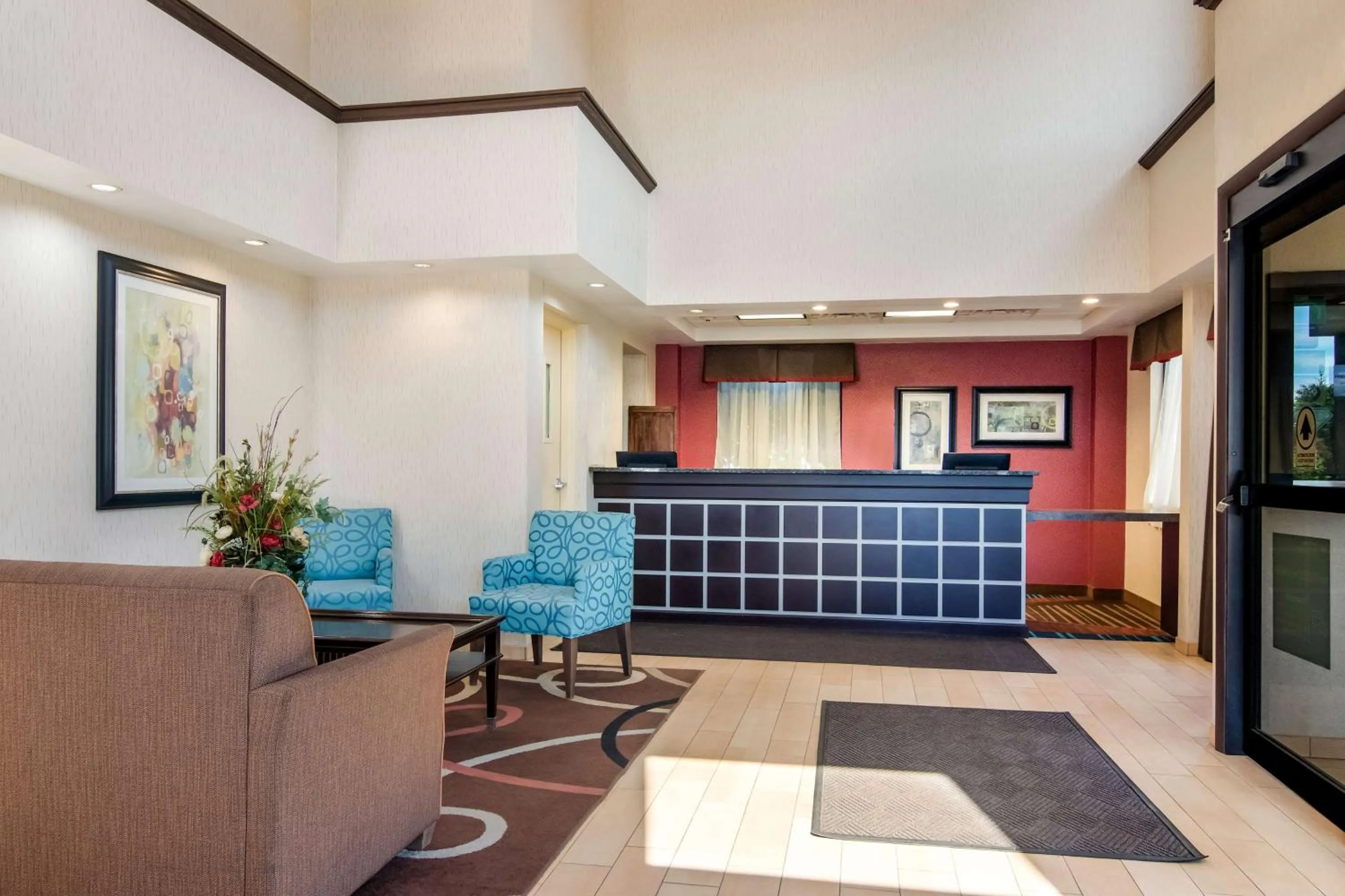Lobby or reception in Best Western Dutch Valley Inn