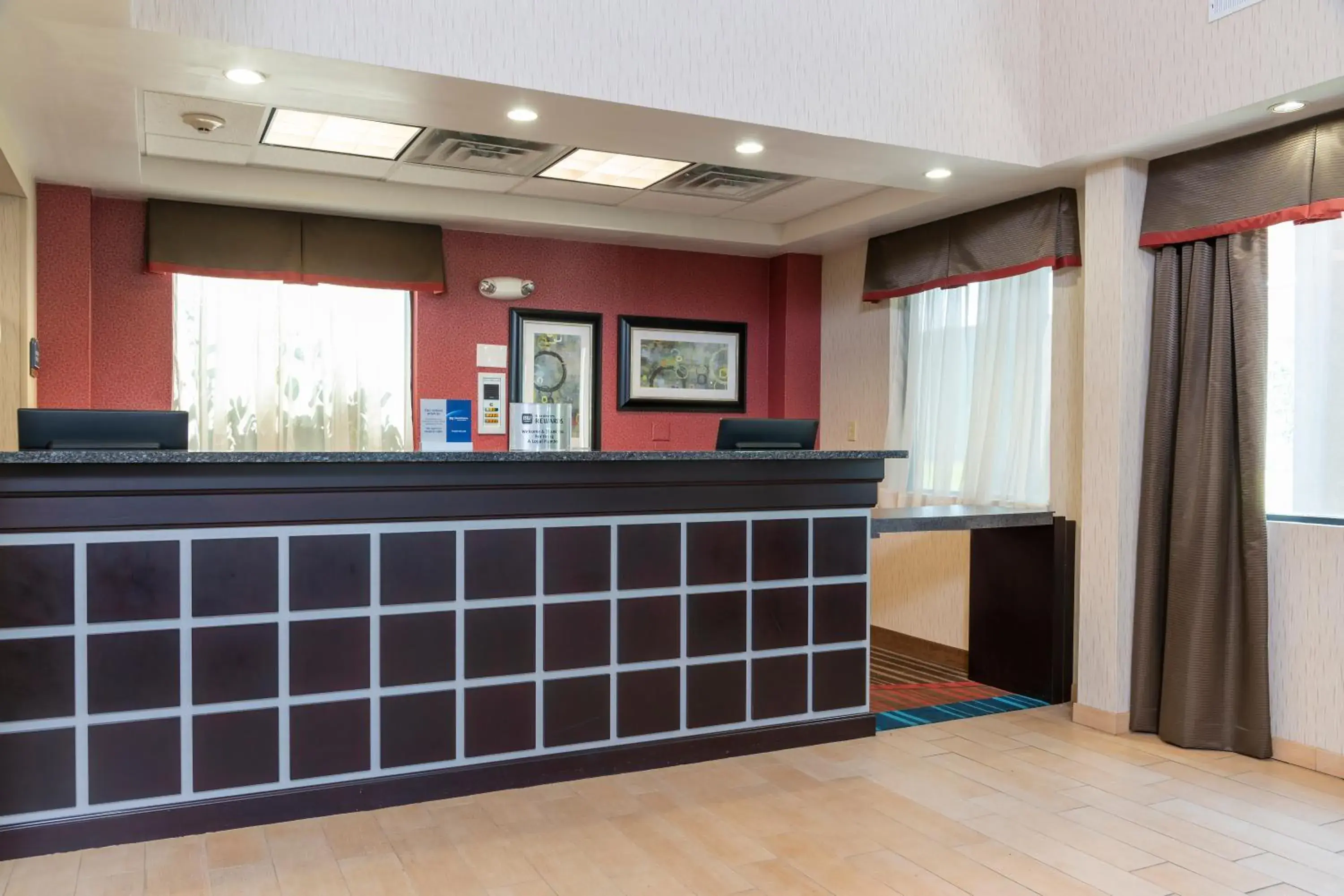 Lobby or reception in Best Western Dutch Valley Inn Lobby or reception in Best Western Dutch Valley Inn