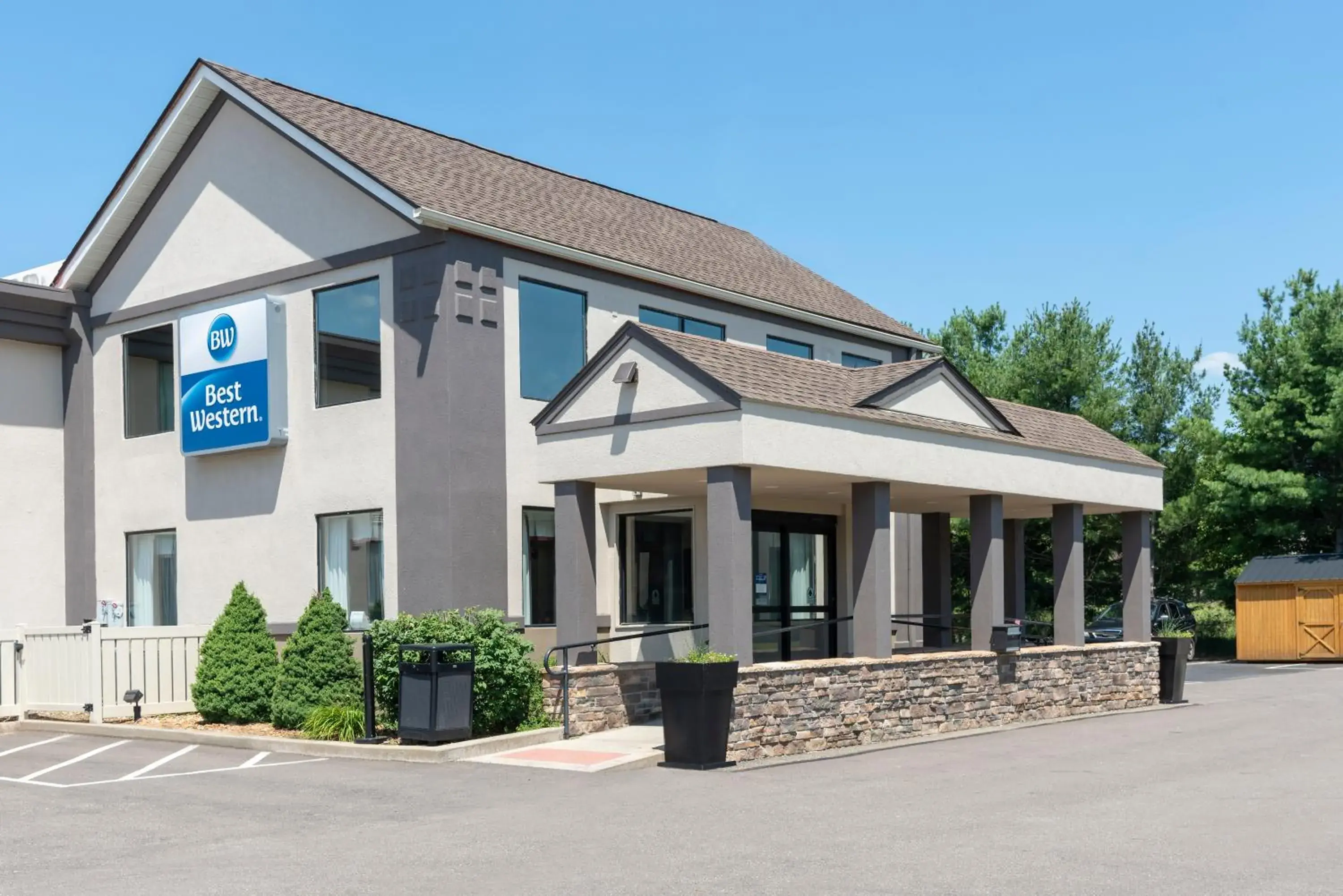 Property building in Best Western Dutch Valley Inn Property building in Best Western Dutch Valley Inn