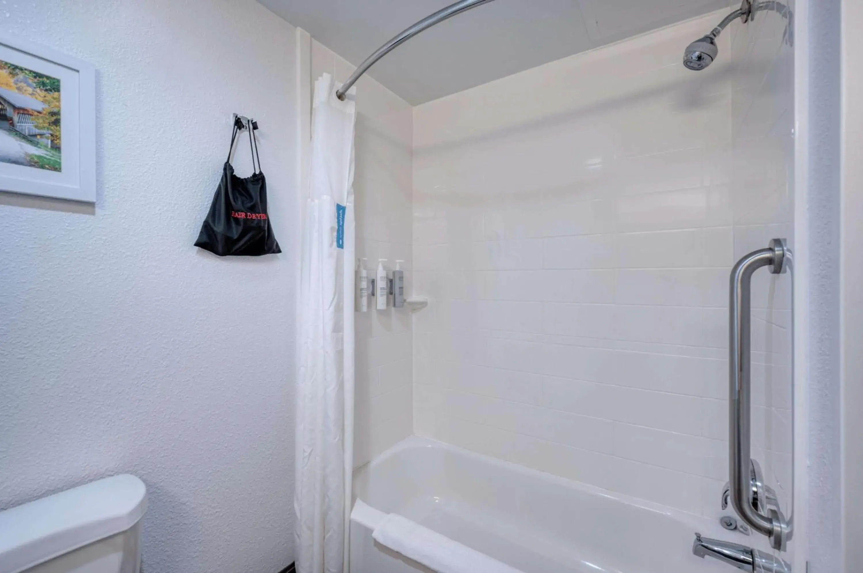 Bathroom in Hampton Inn by Hilton Washington Court House Bathroom in Hampton Inn by Hilton Washington Court House