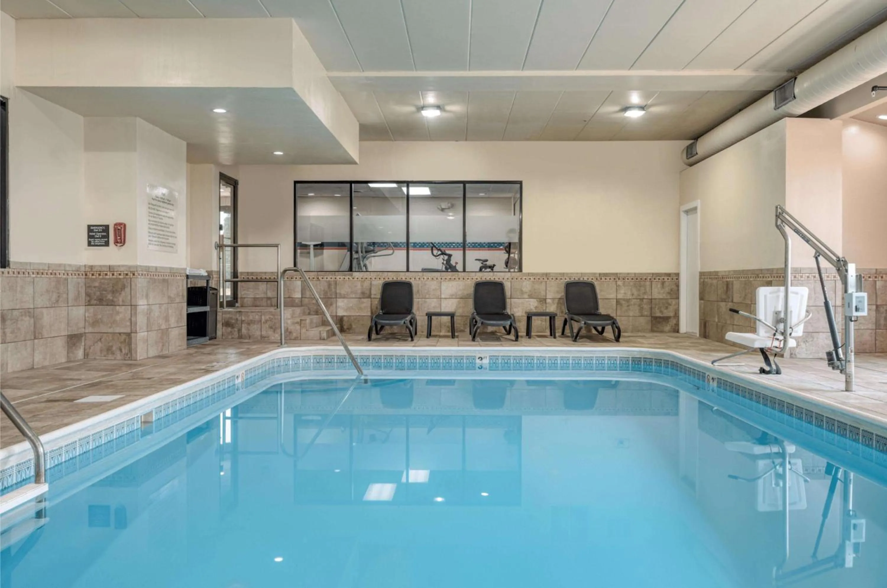 Pool view in Hampton Inn by Hilton Washington Court House