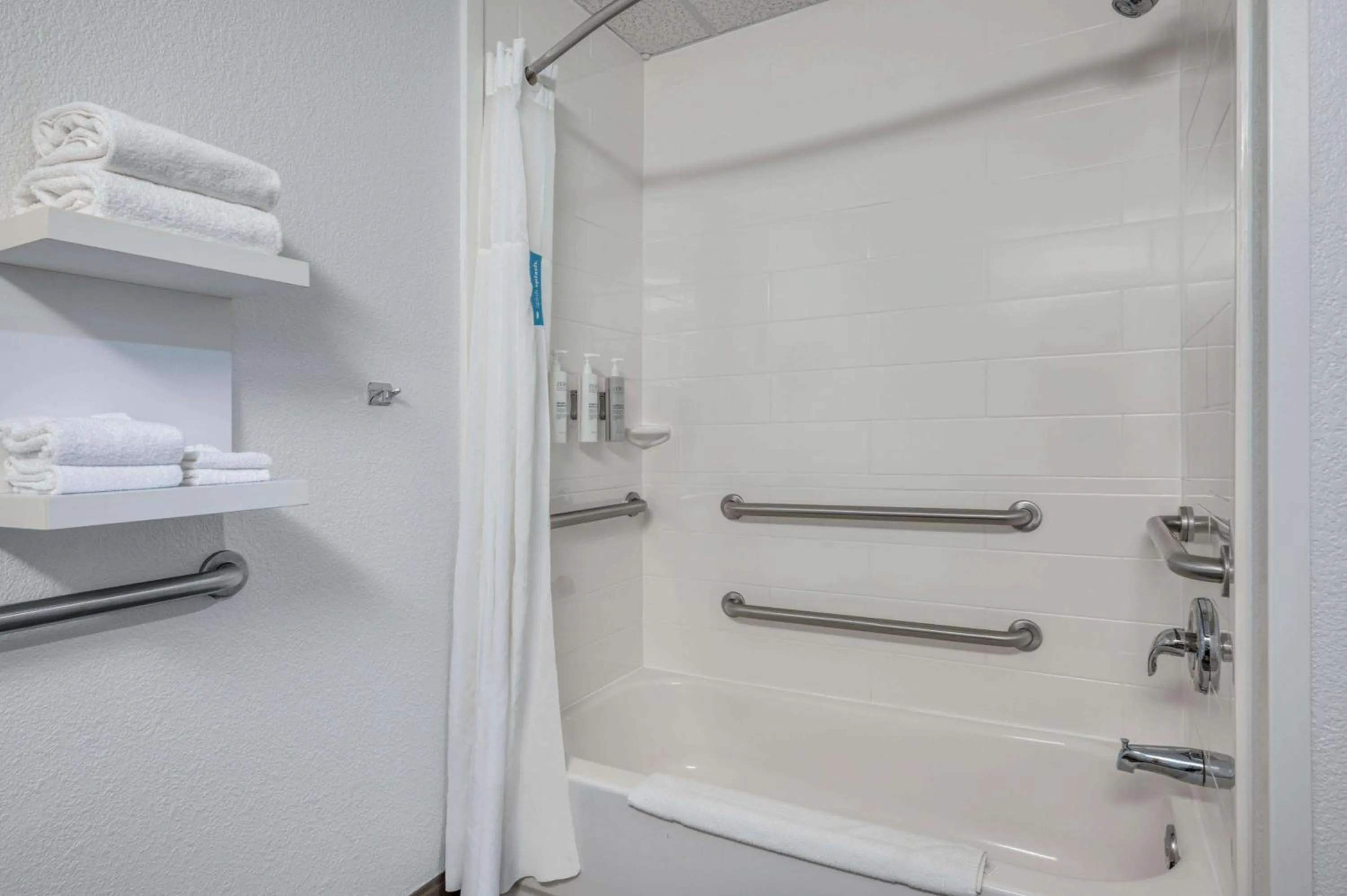 Bathroom in Hampton Inn by Hilton Washington Court House