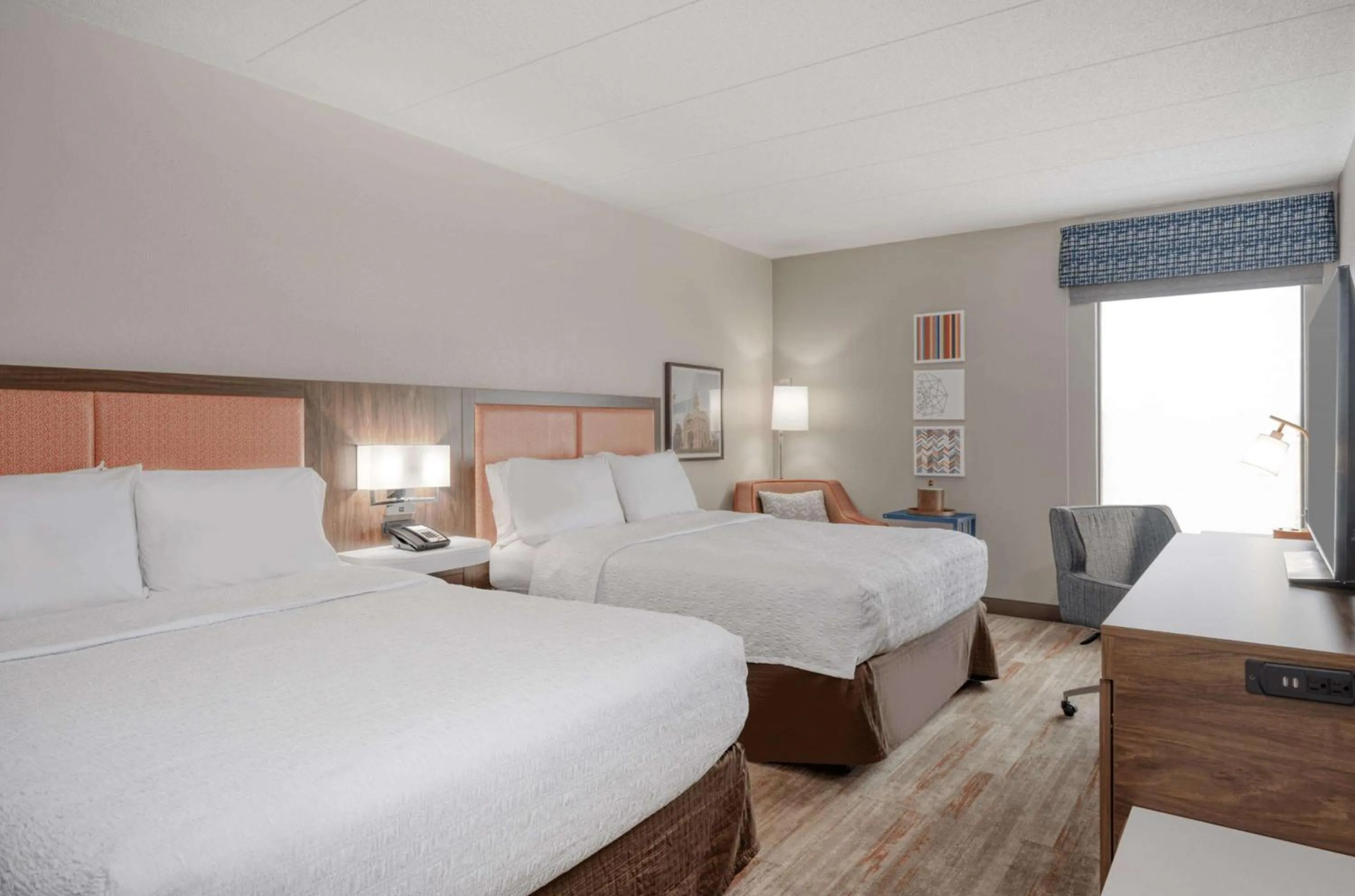 Bed in Hampton Inn by Hilton Washington Court House