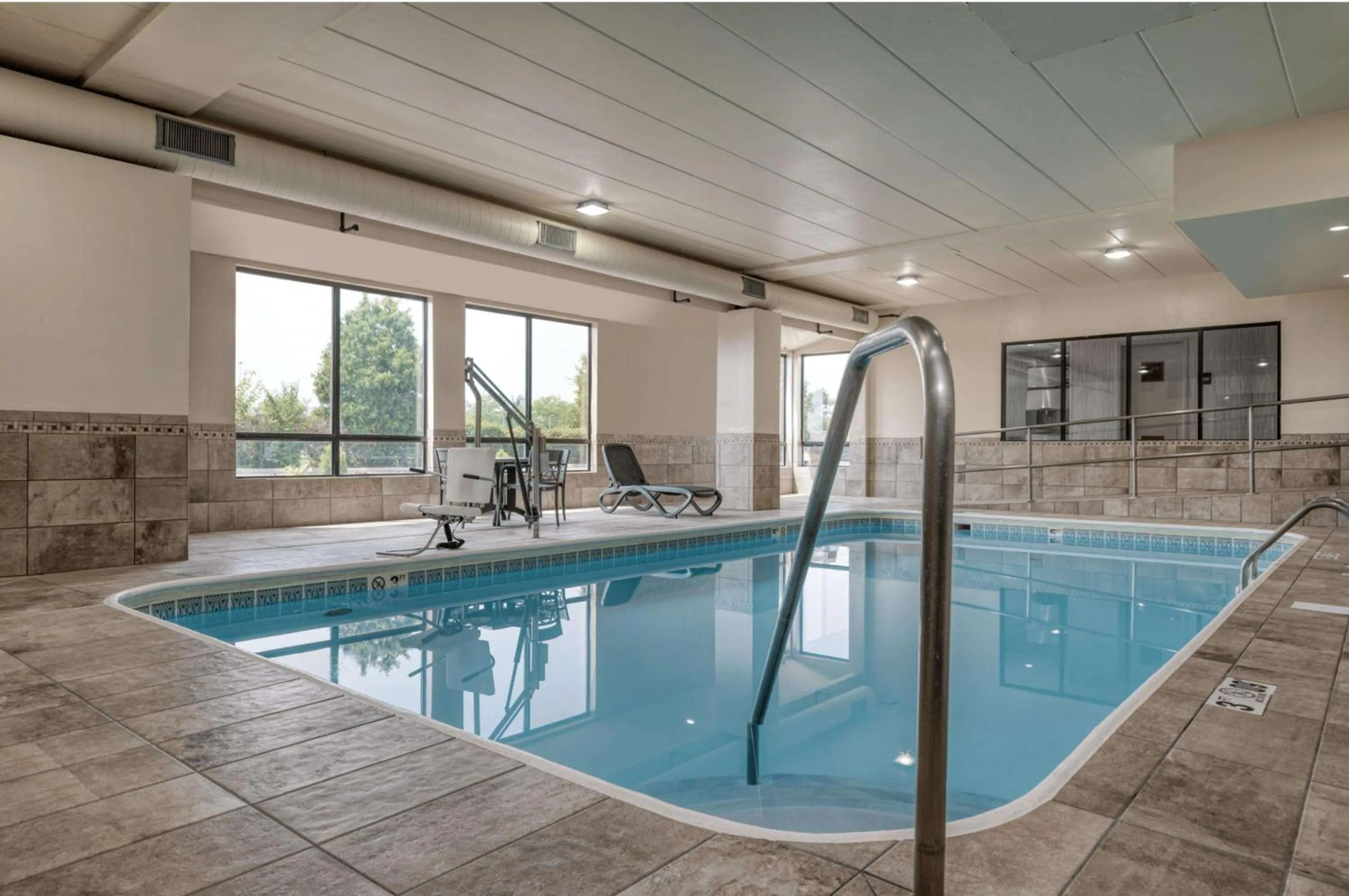 Pool view in Hampton Inn by Hilton Washington Court House