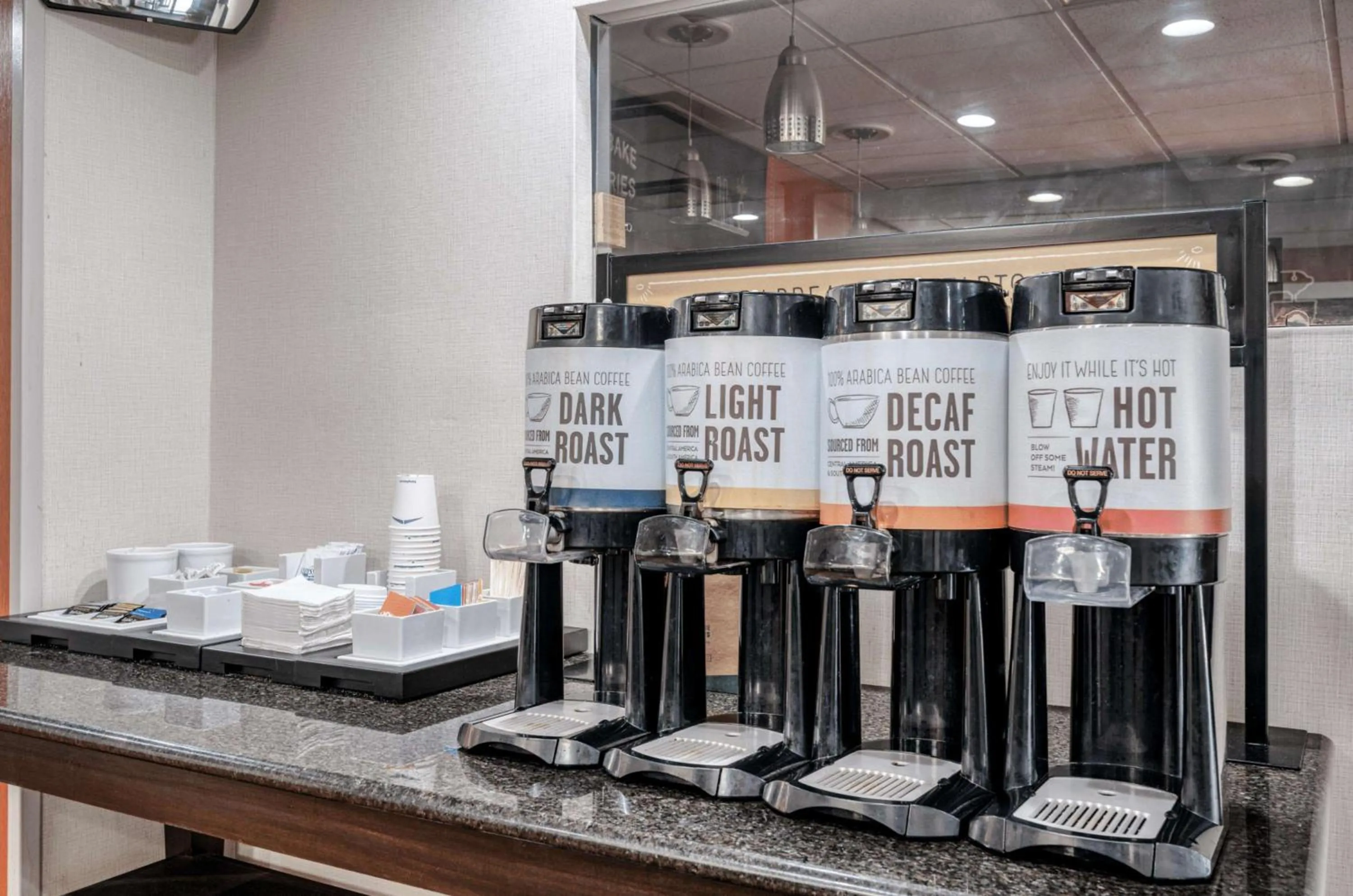 Dining area in Hampton Inn by Hilton Washington Court House