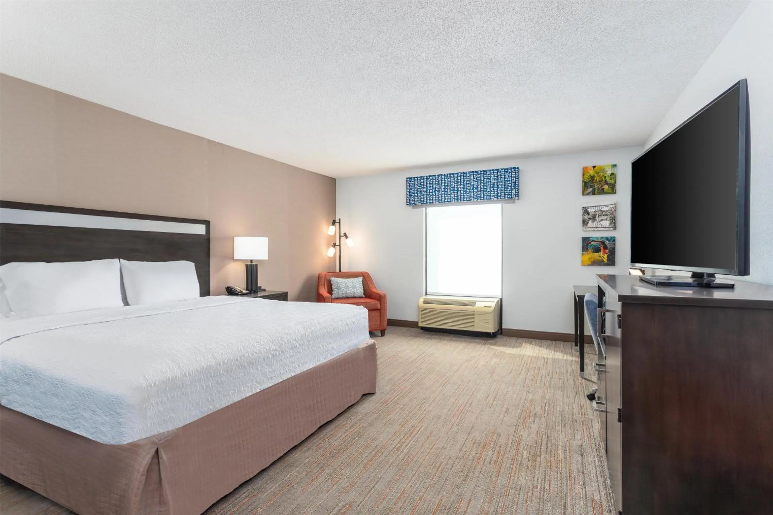 Bed in Hampton Inn Akron-South