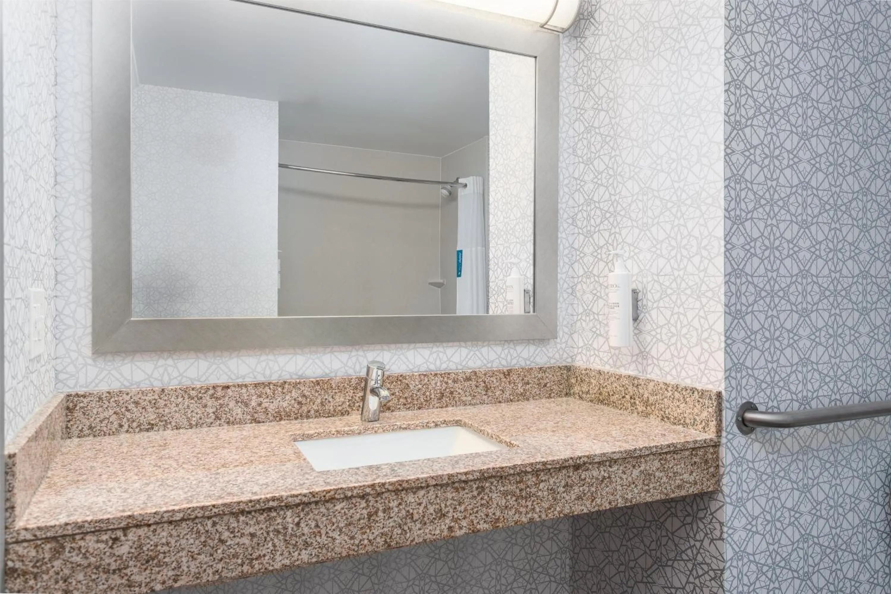 Bathroom in Hampton Inn Akron-South