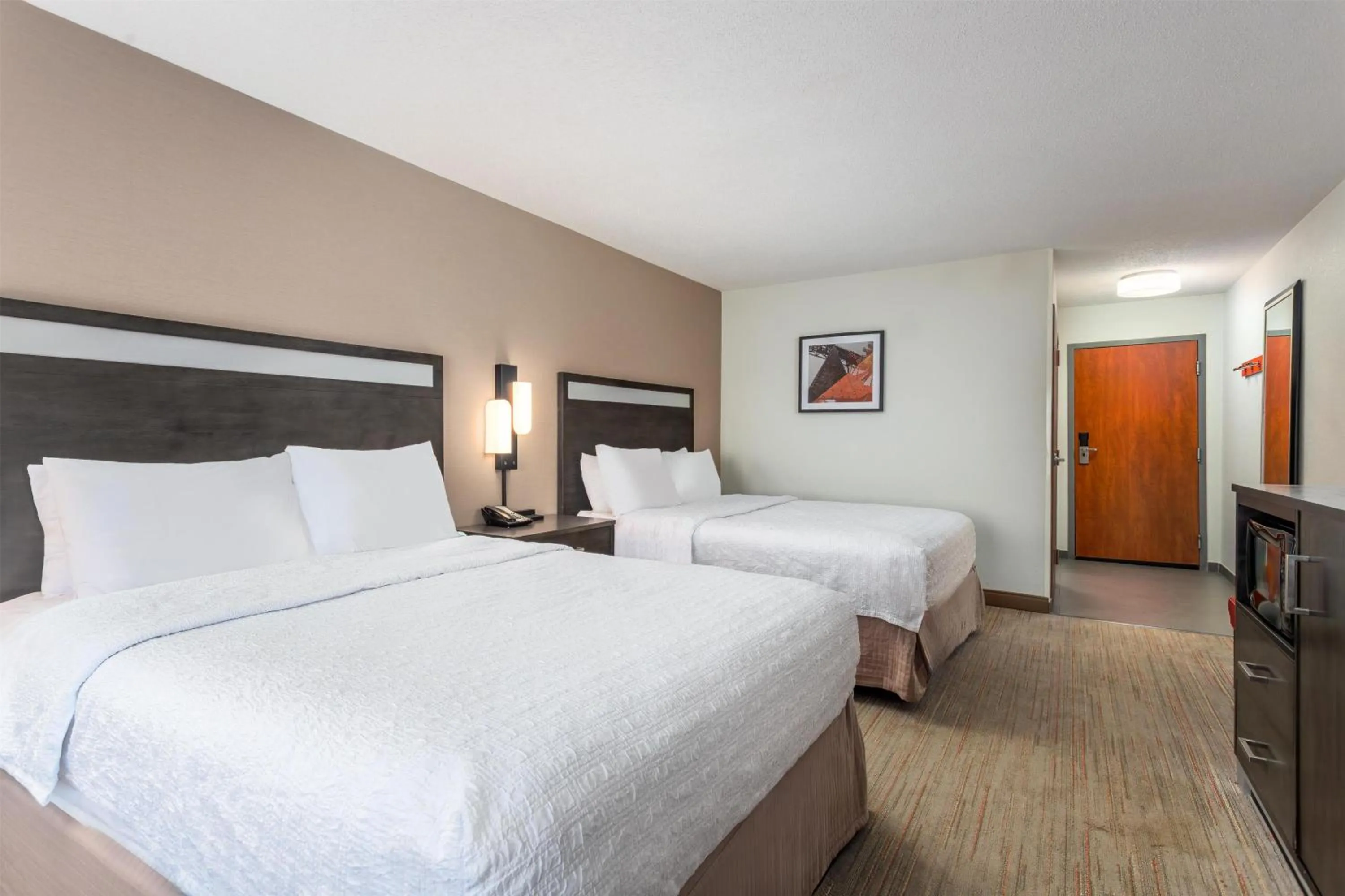 Bed in Hampton Inn Akron-South