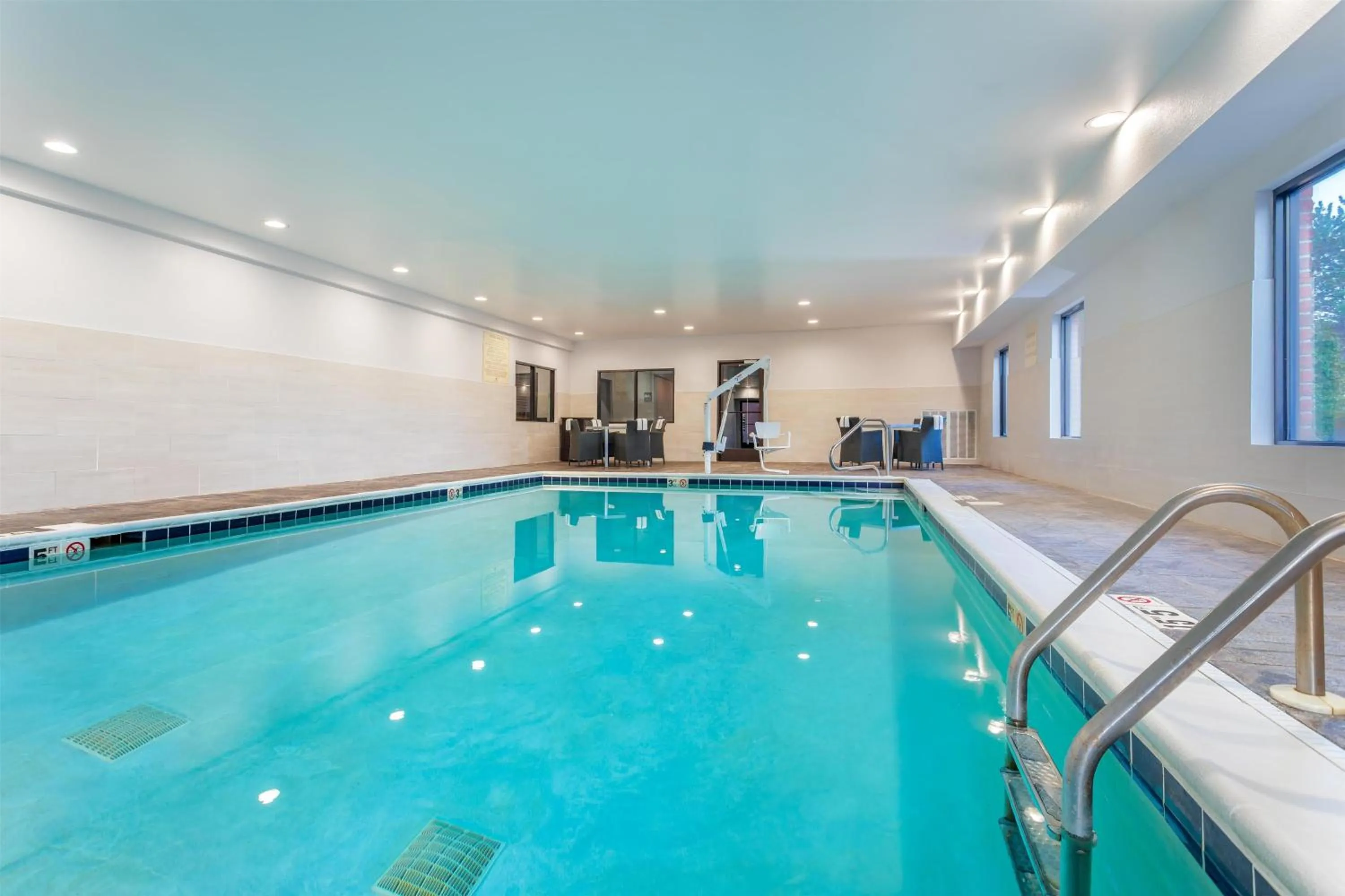 Pool view in Hampton Inn Akron-South