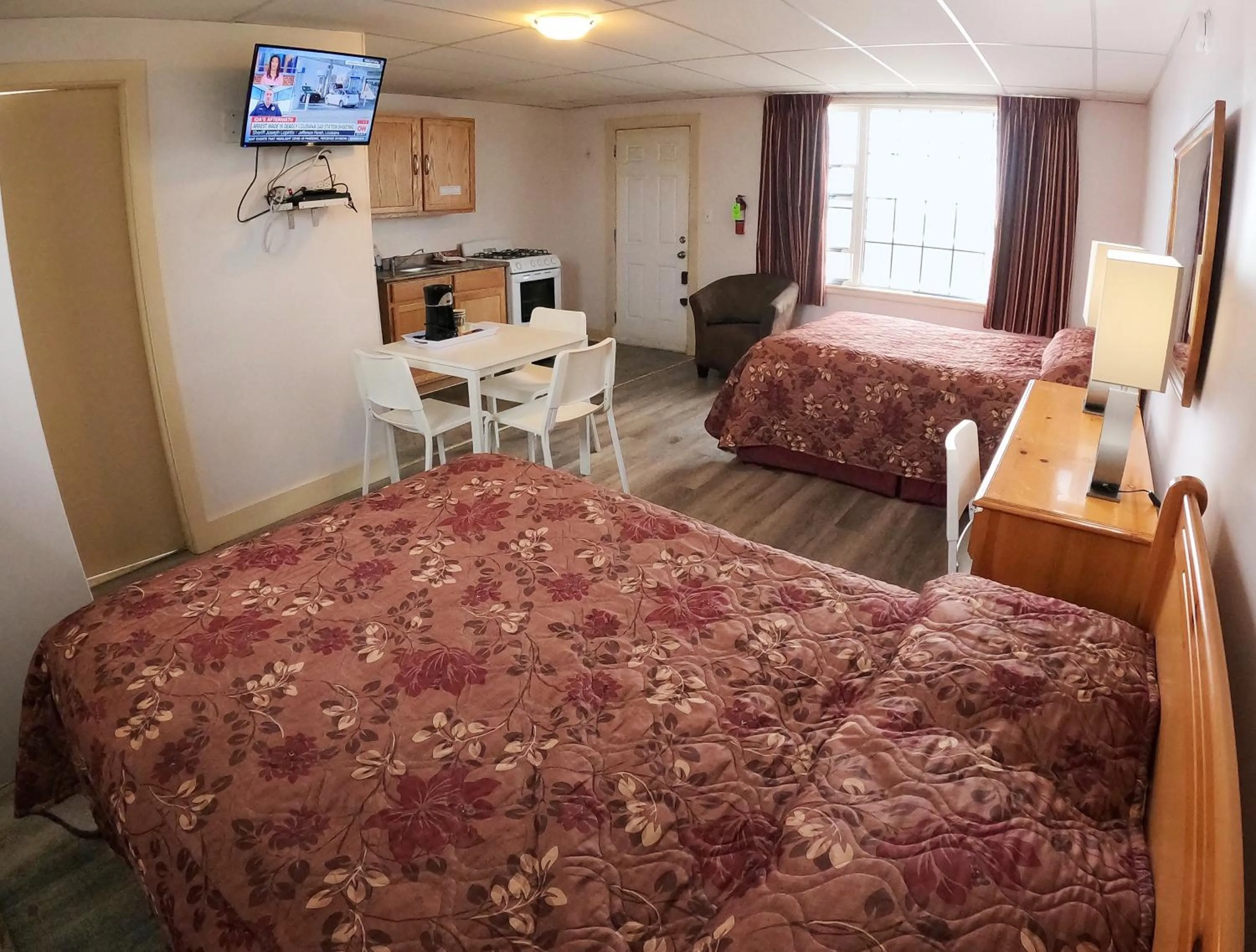 Bed in Sherwood Inn and Motel Charlottetown