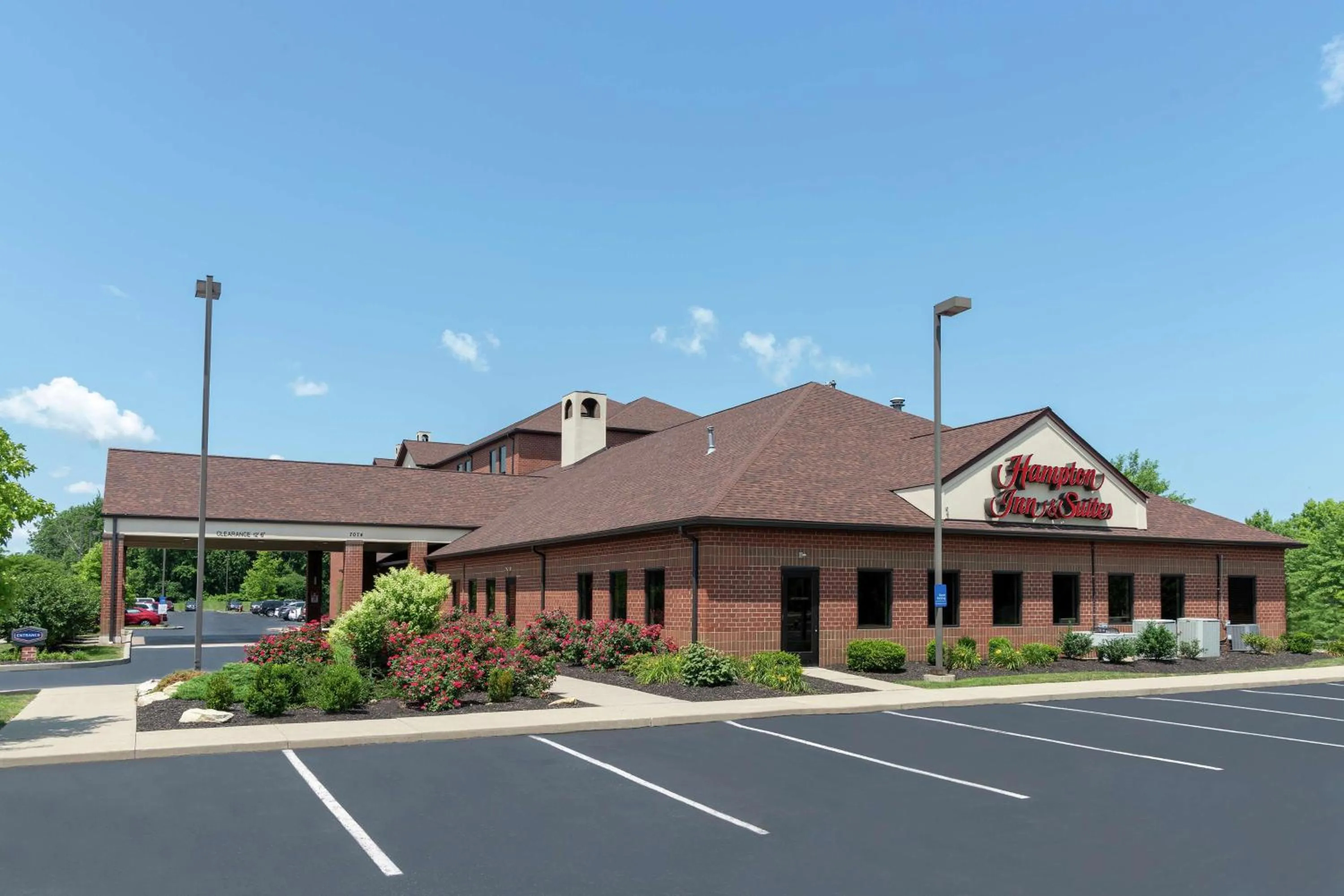 Property building in Hampton Inn & Suites Cleveland-Airport/Middleburg Heights