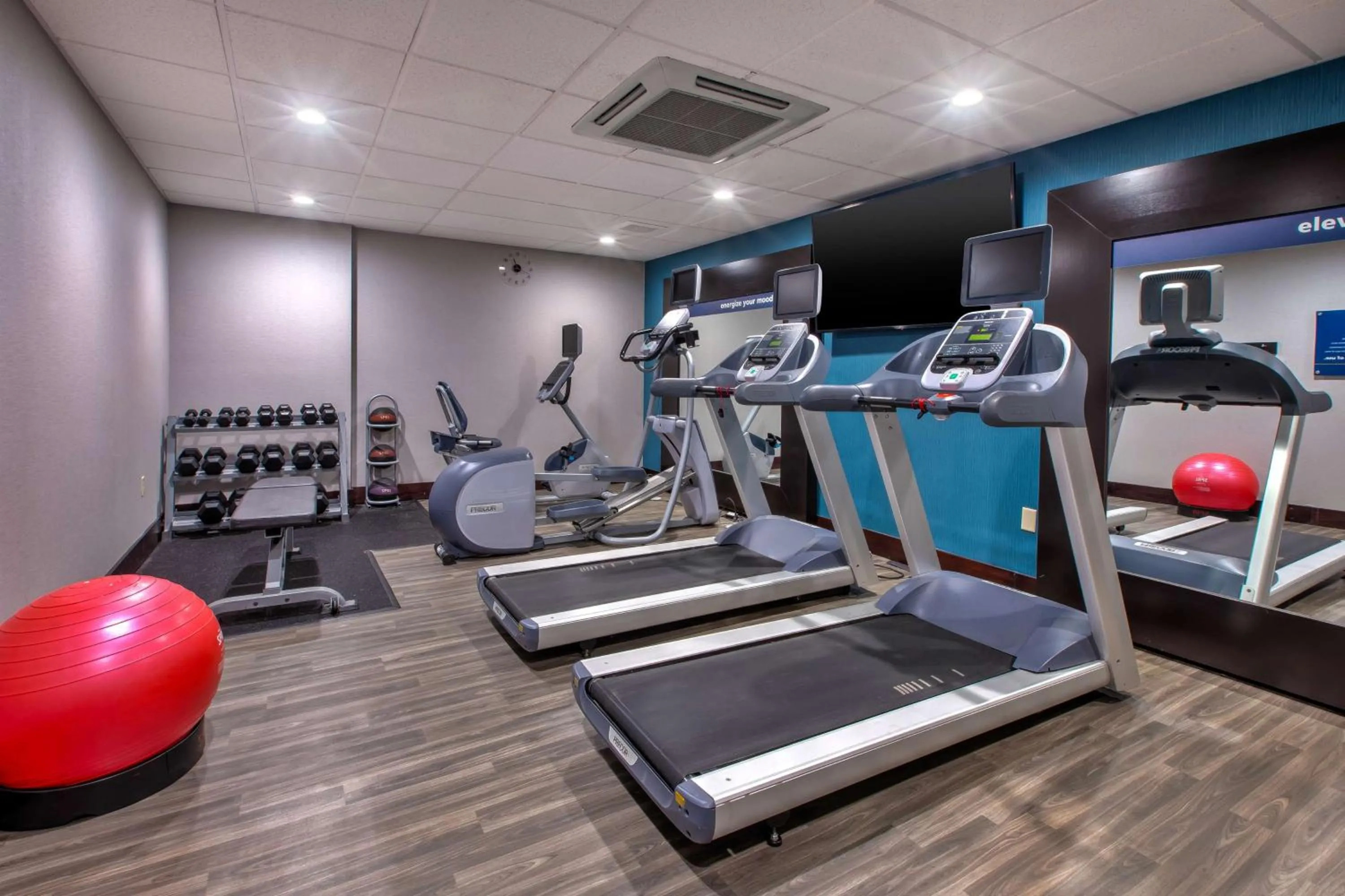 Fitness centre/facilities in Hampton Inn & Suites Cleveland-Airport/Middleburg Heights