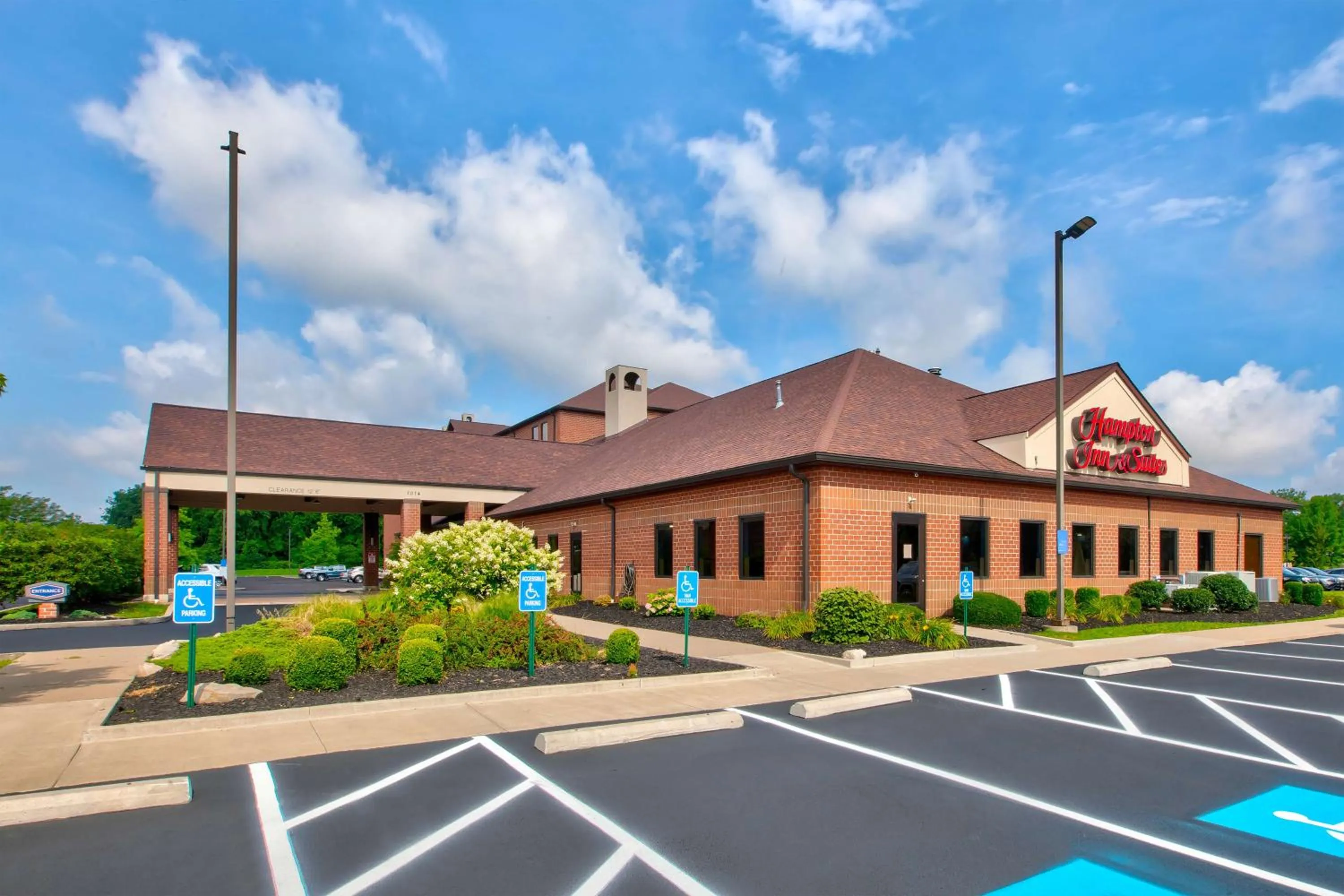Property building in Hampton Inn & Suites Cleveland-Airport/Middleburg Heights