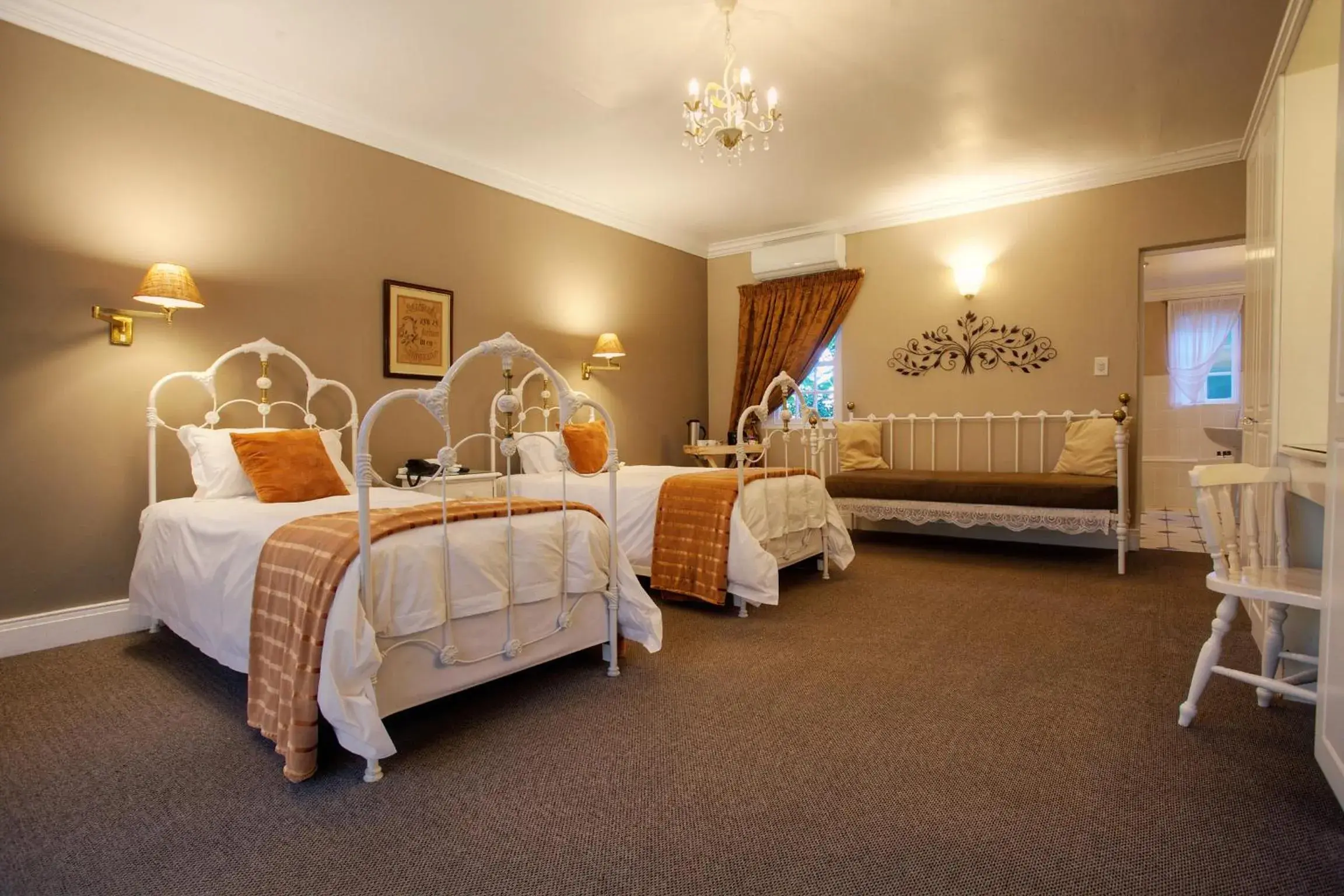 Coffee/tea facilities, Bed in Tsitsikamma Village Inn Coffee/tea facilities, Bed in Tsitsikamma Village Inn