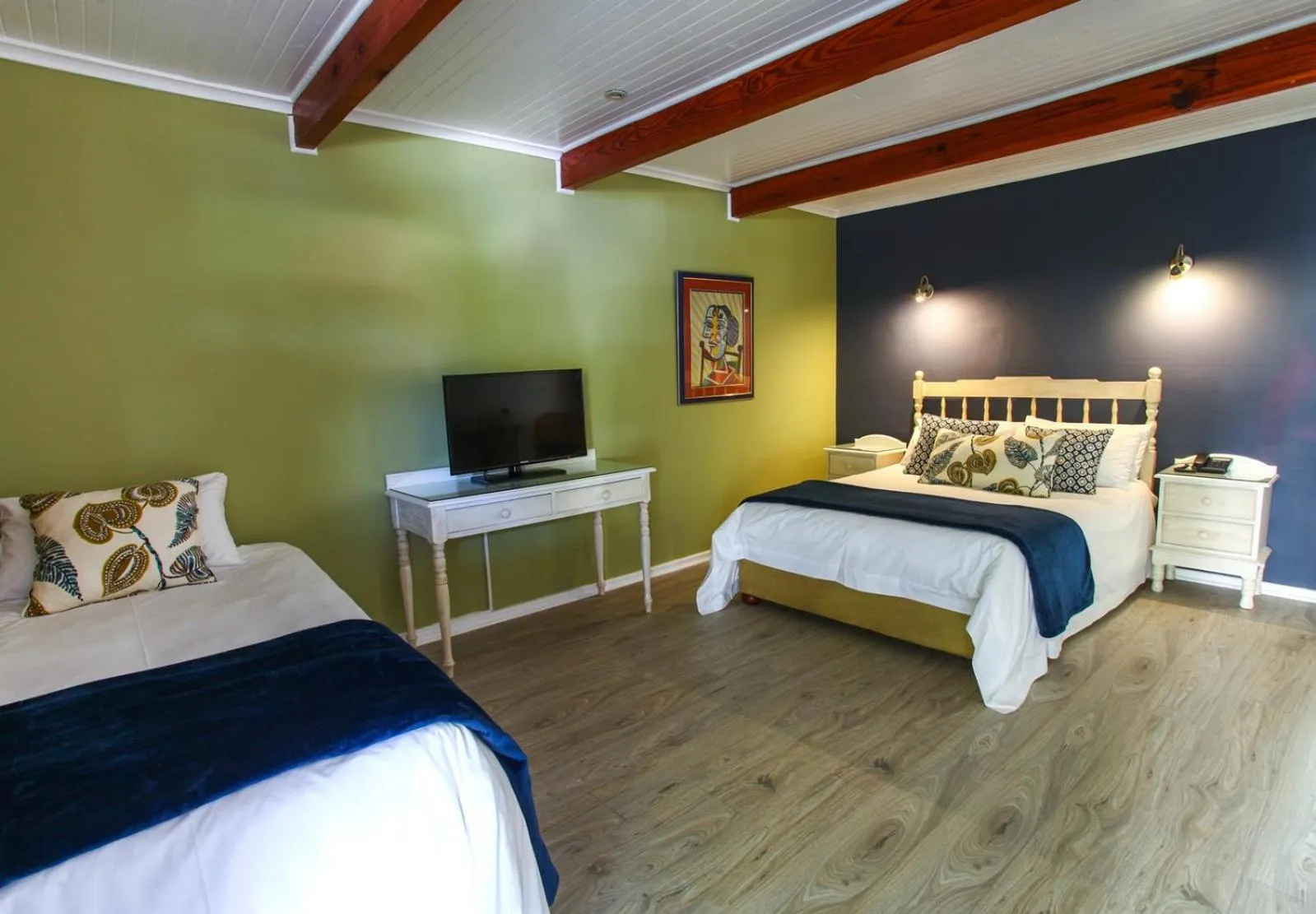 Bed in Tsitsikamma Village Inn