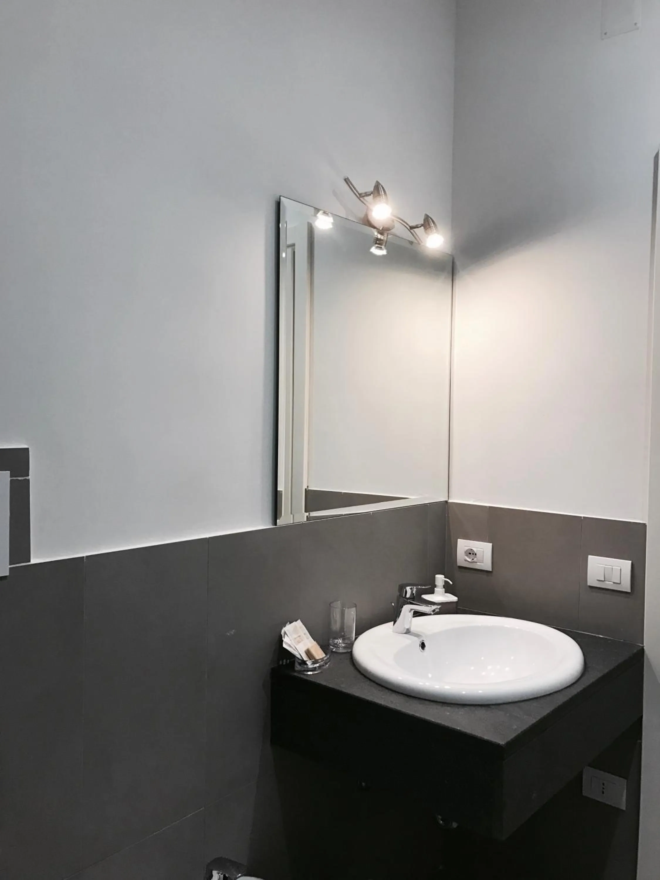 Bathroom in "Panoramic Terrazza - Napoli"