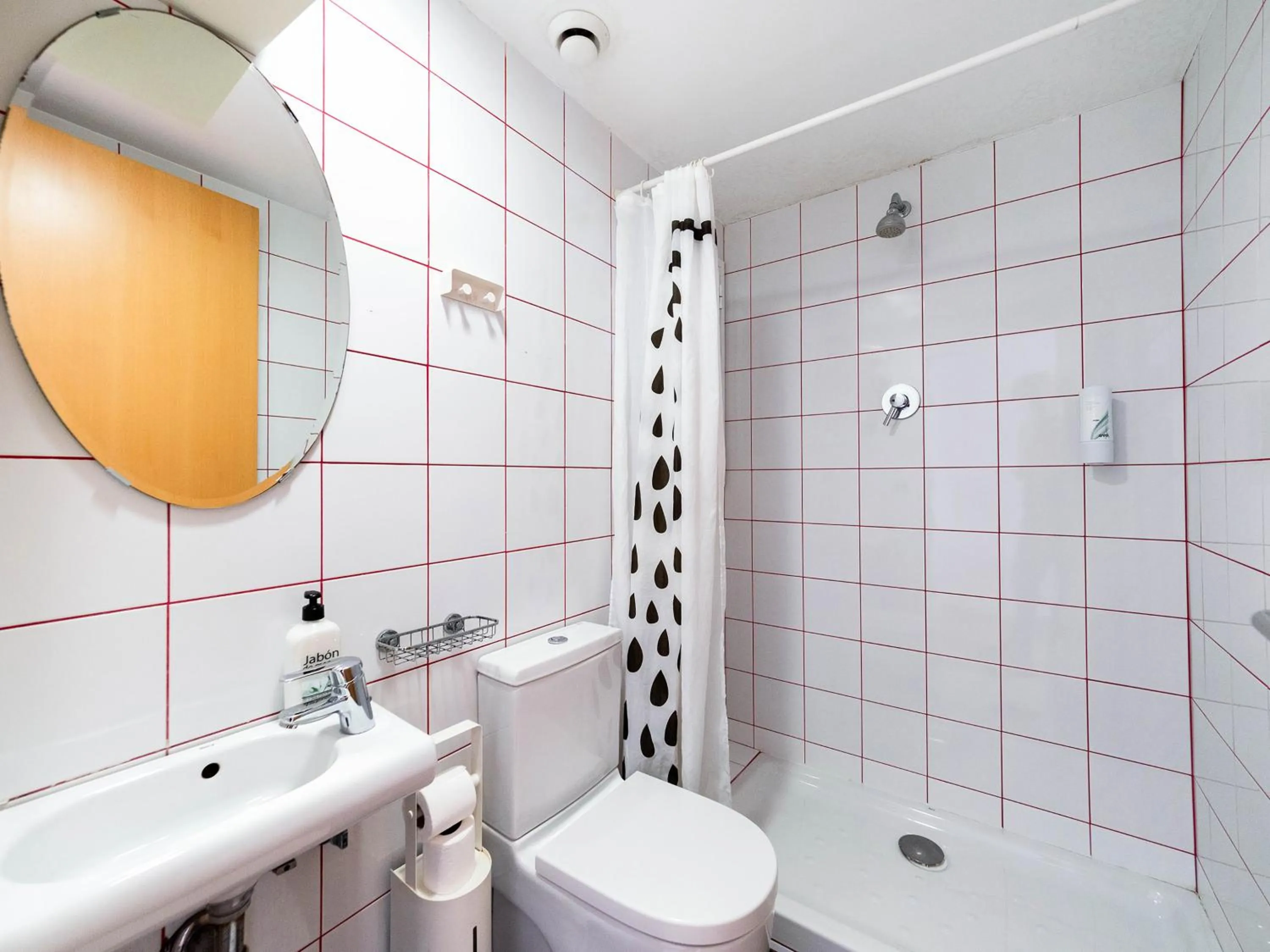 Shower in Hostal Athenas