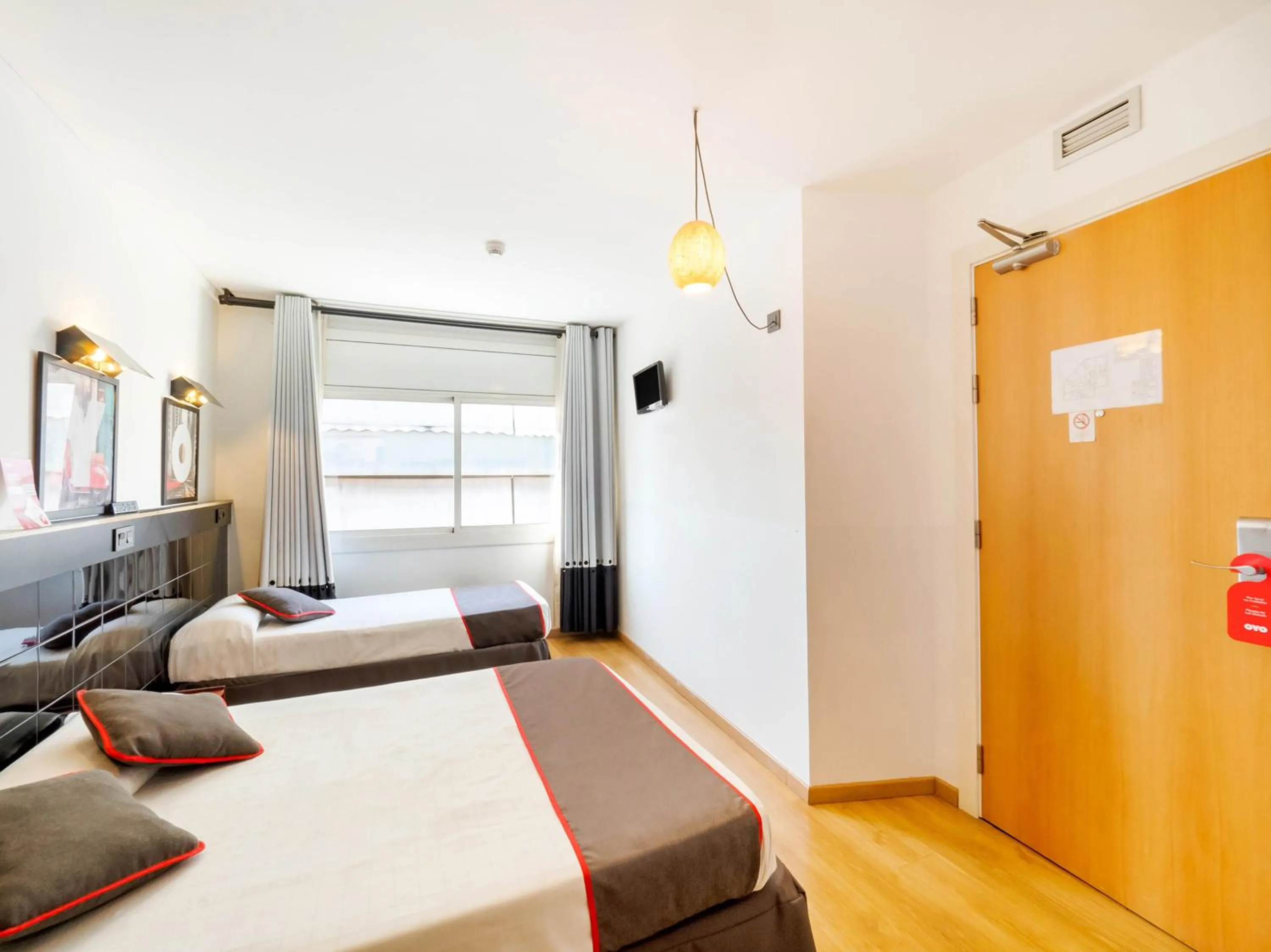 Bedroom, Bed in Hostal Athenas