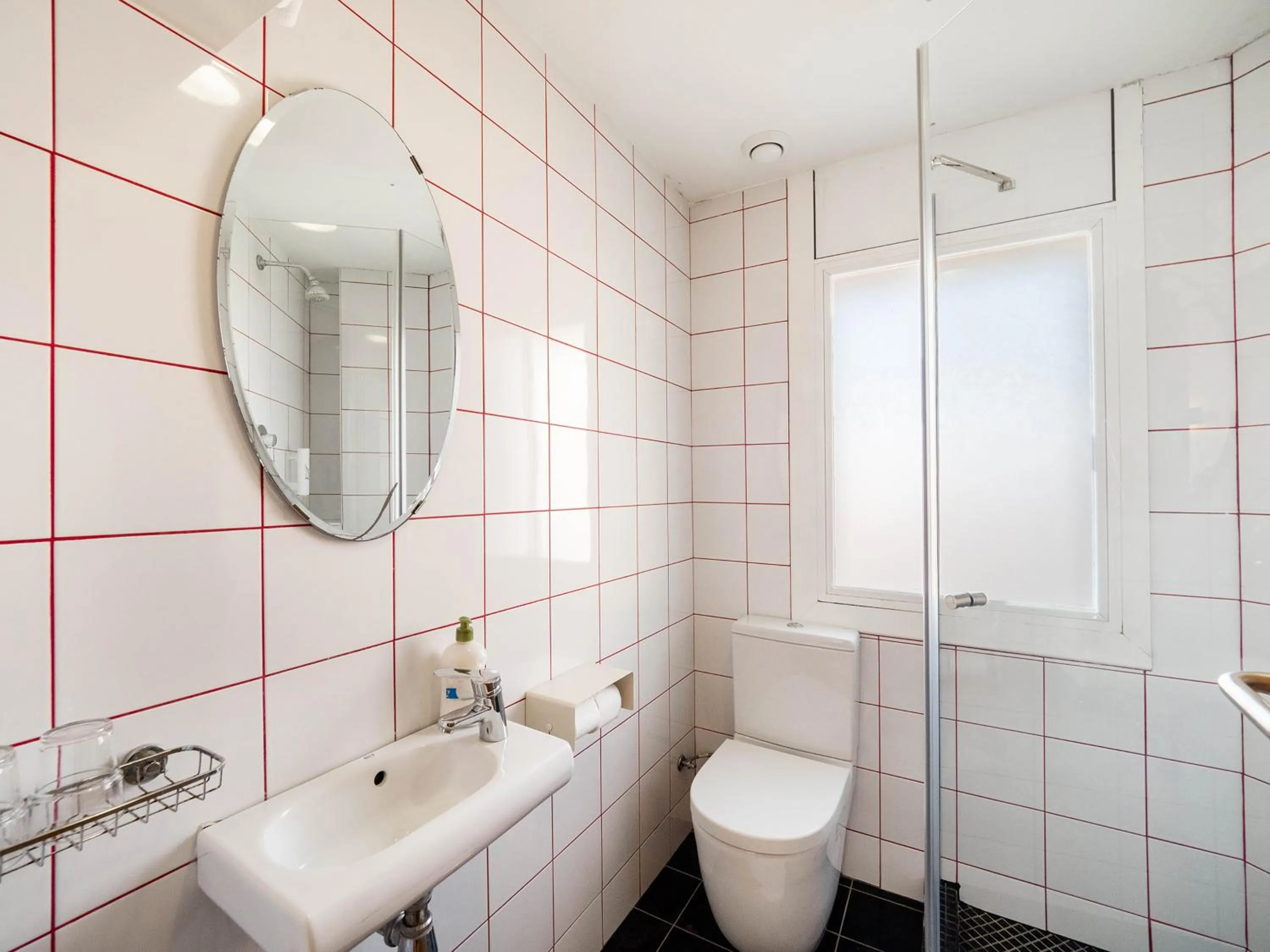 Toilet in Hostal Athenas