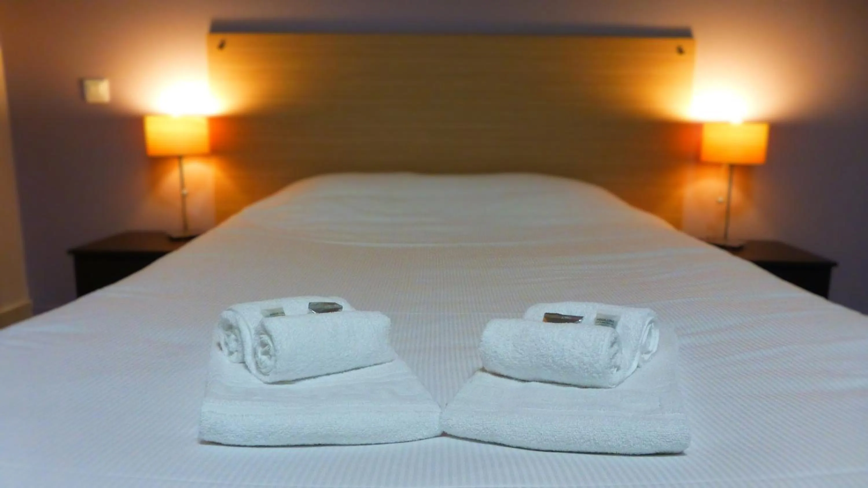 Decorative detail, Bed in KOSY Appart'Hôtels - Le Cours Moreau