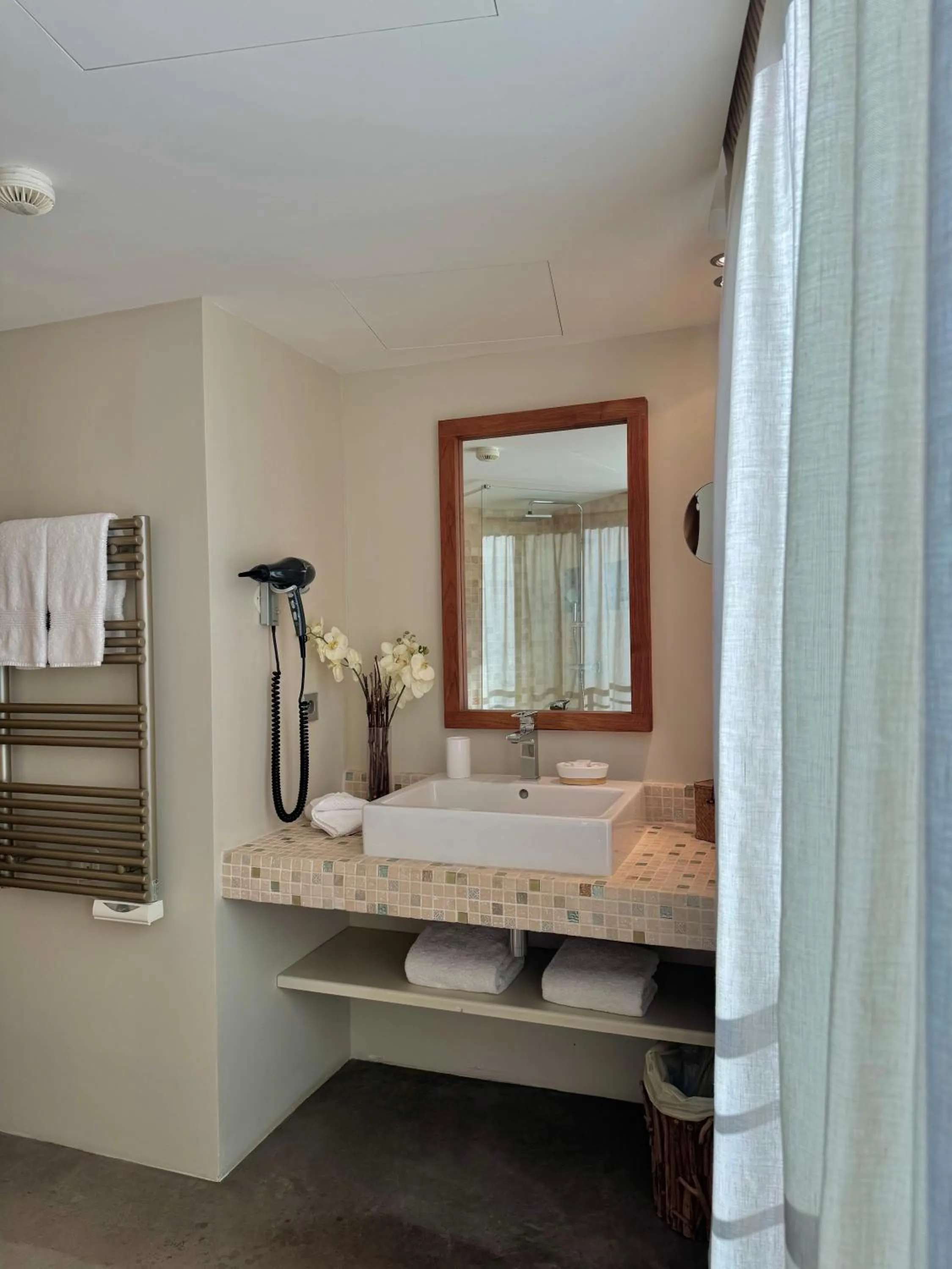 Bathroom, Bed in Cannes Villa St Barth