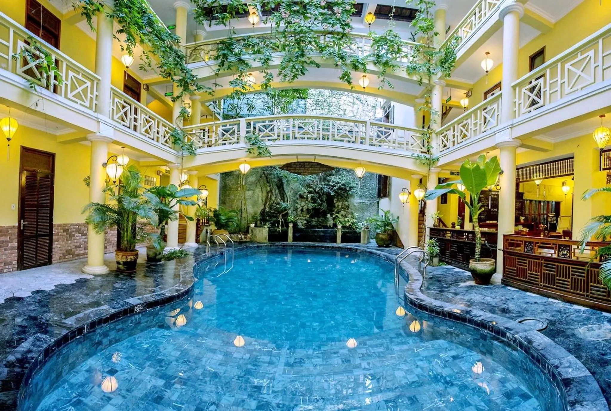 Pool view in Thanh Van 1 Hotel