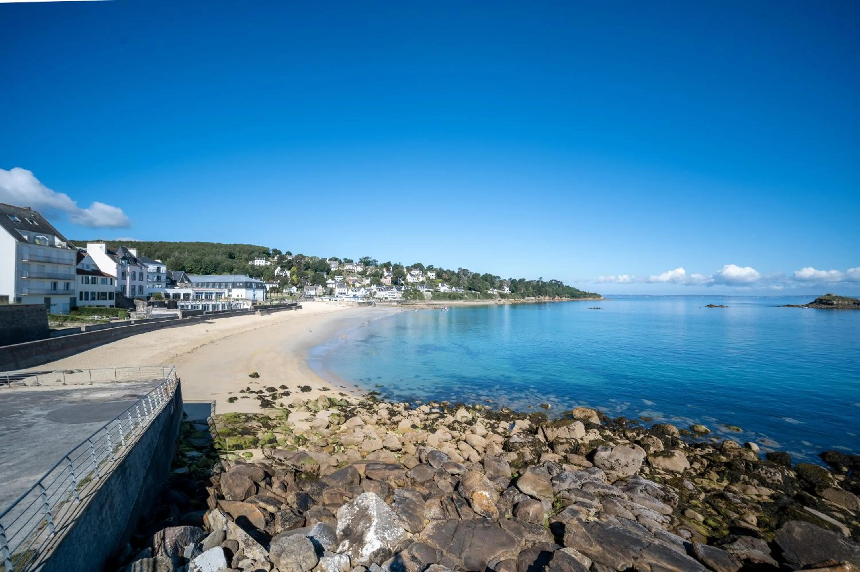 Day, Beach in Première Classe Douarnenez