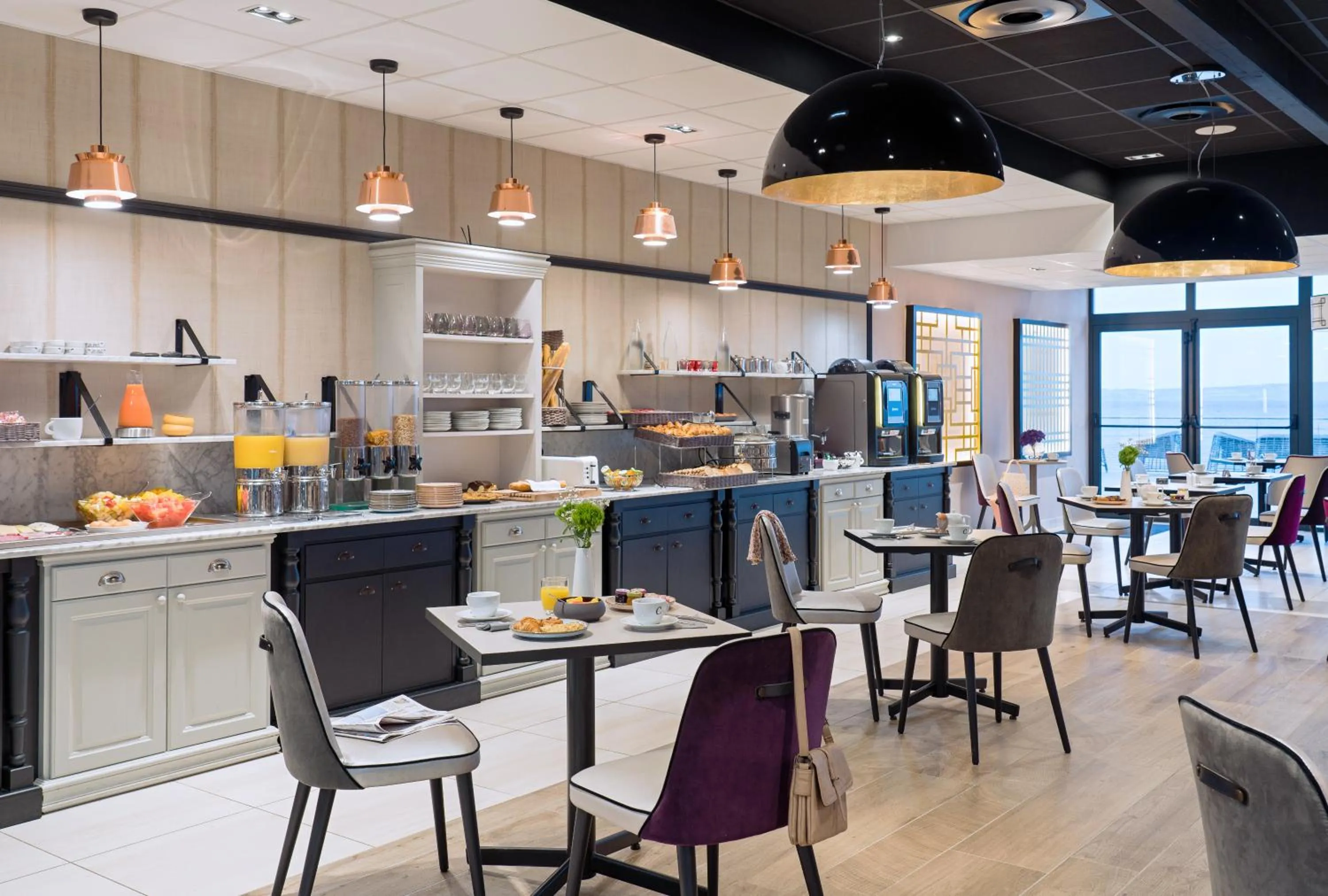 Restaurant/Places to Eat in Première Classe Douarnenez