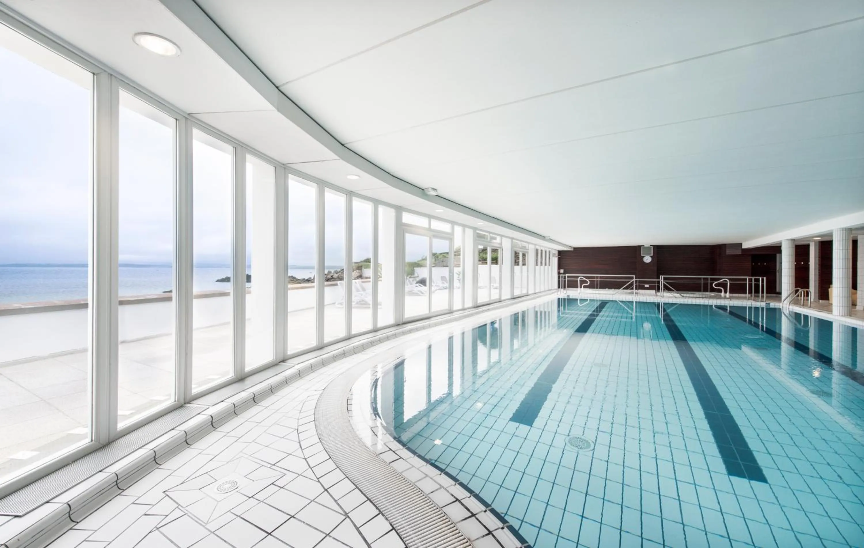 Hot Spring Bath, Swimming Pool in Première Classe Douarnenez