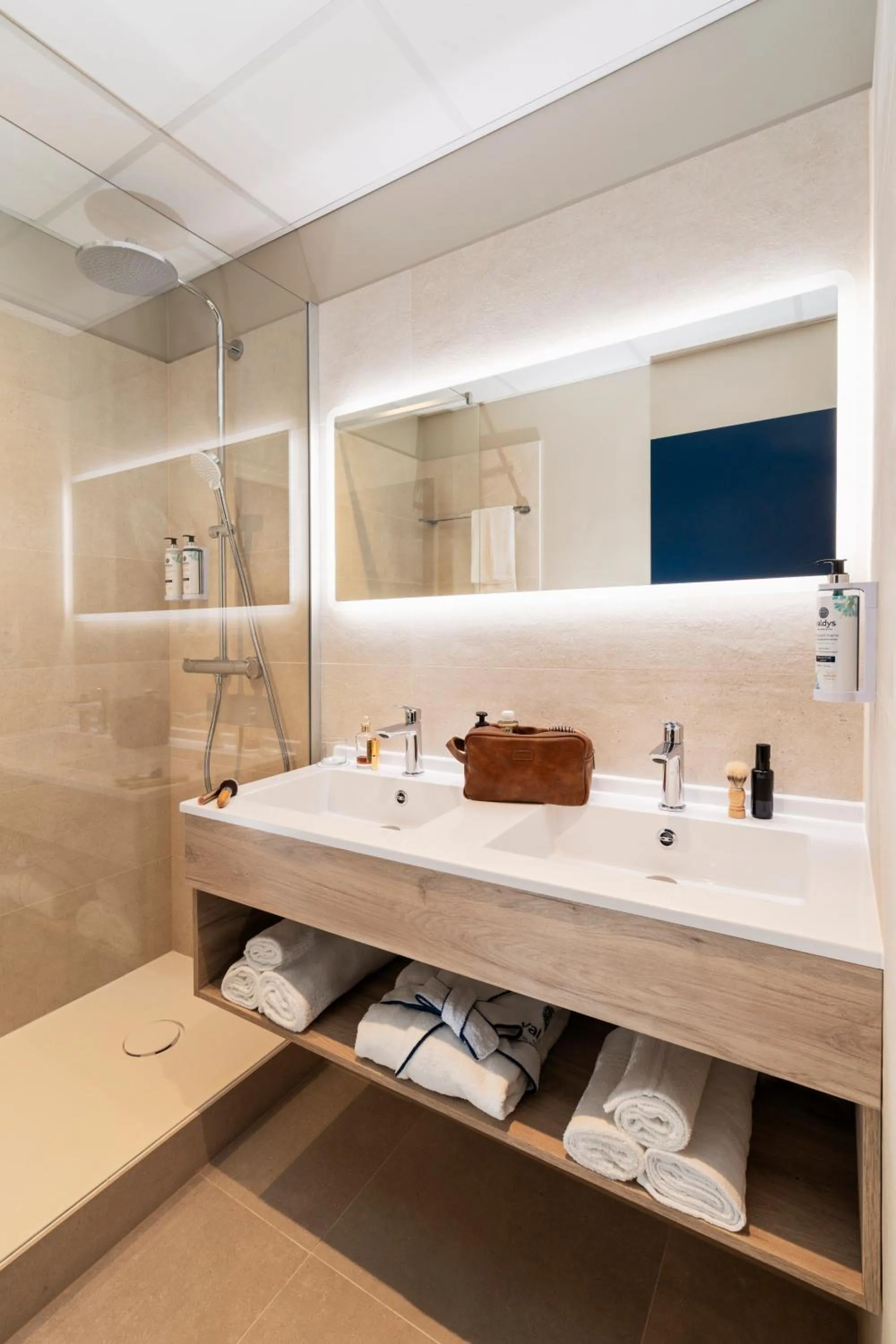 Shower, Bathroom in Première Classe Douarnenez