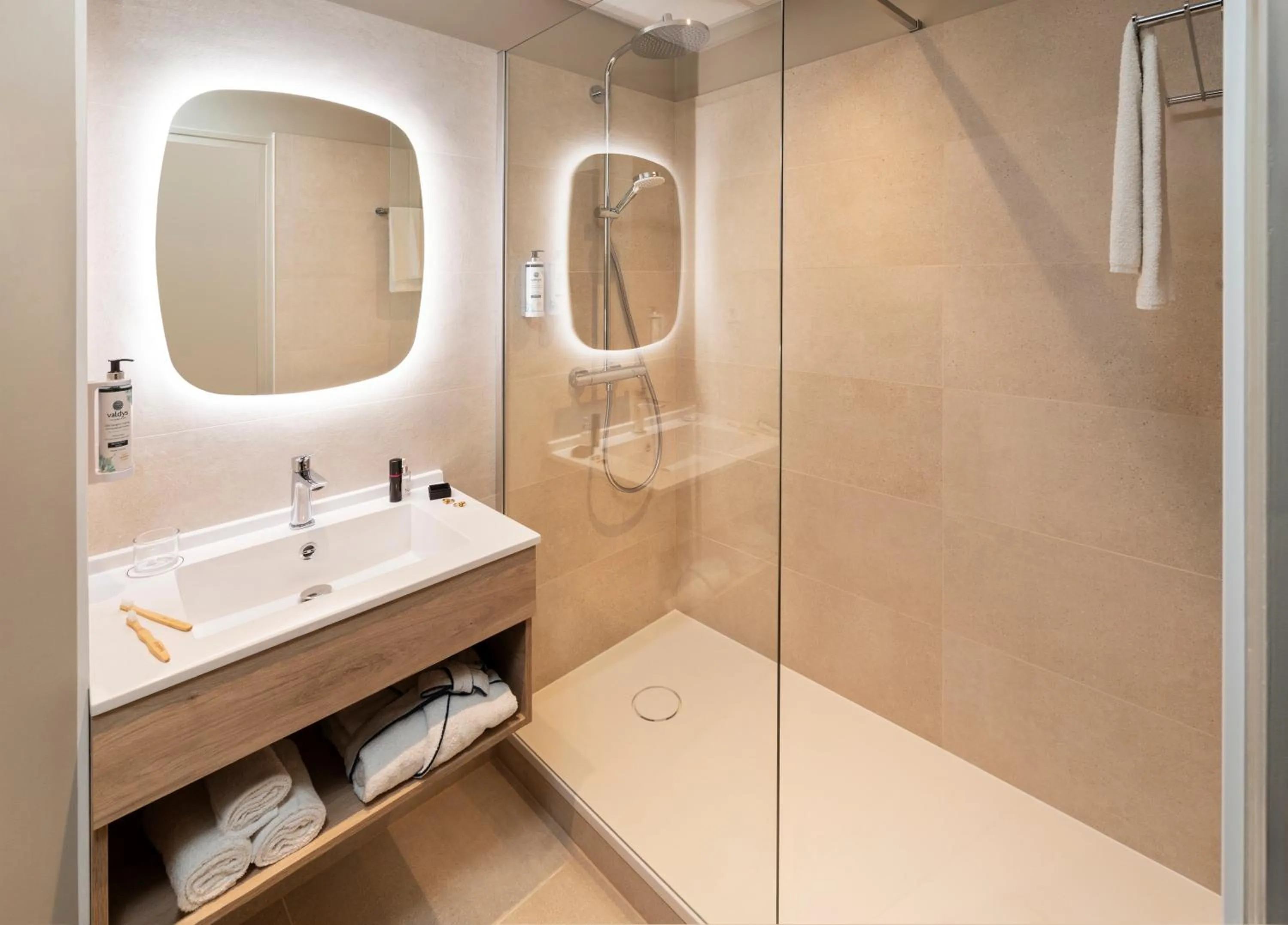 Shower, Bathroom in Première Classe Douarnenez