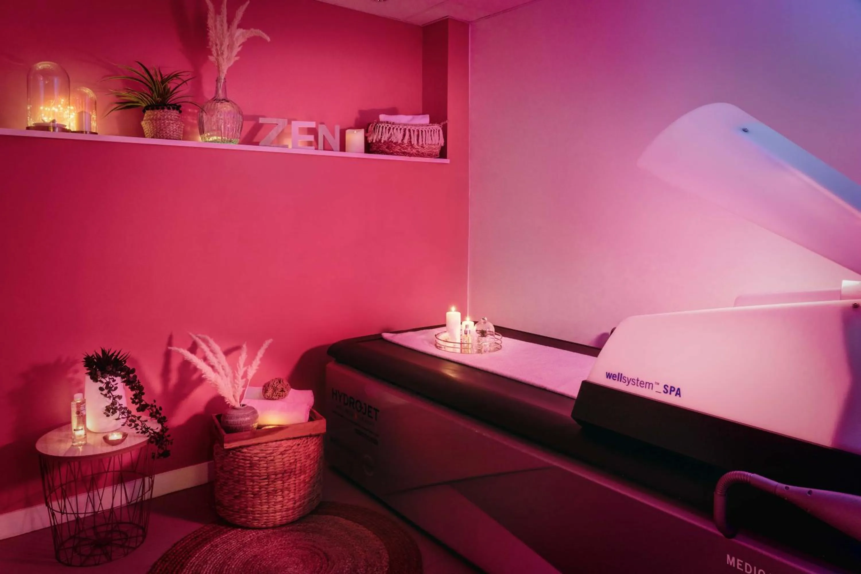 Massage, Bathroom in Première Classe Douarnenez