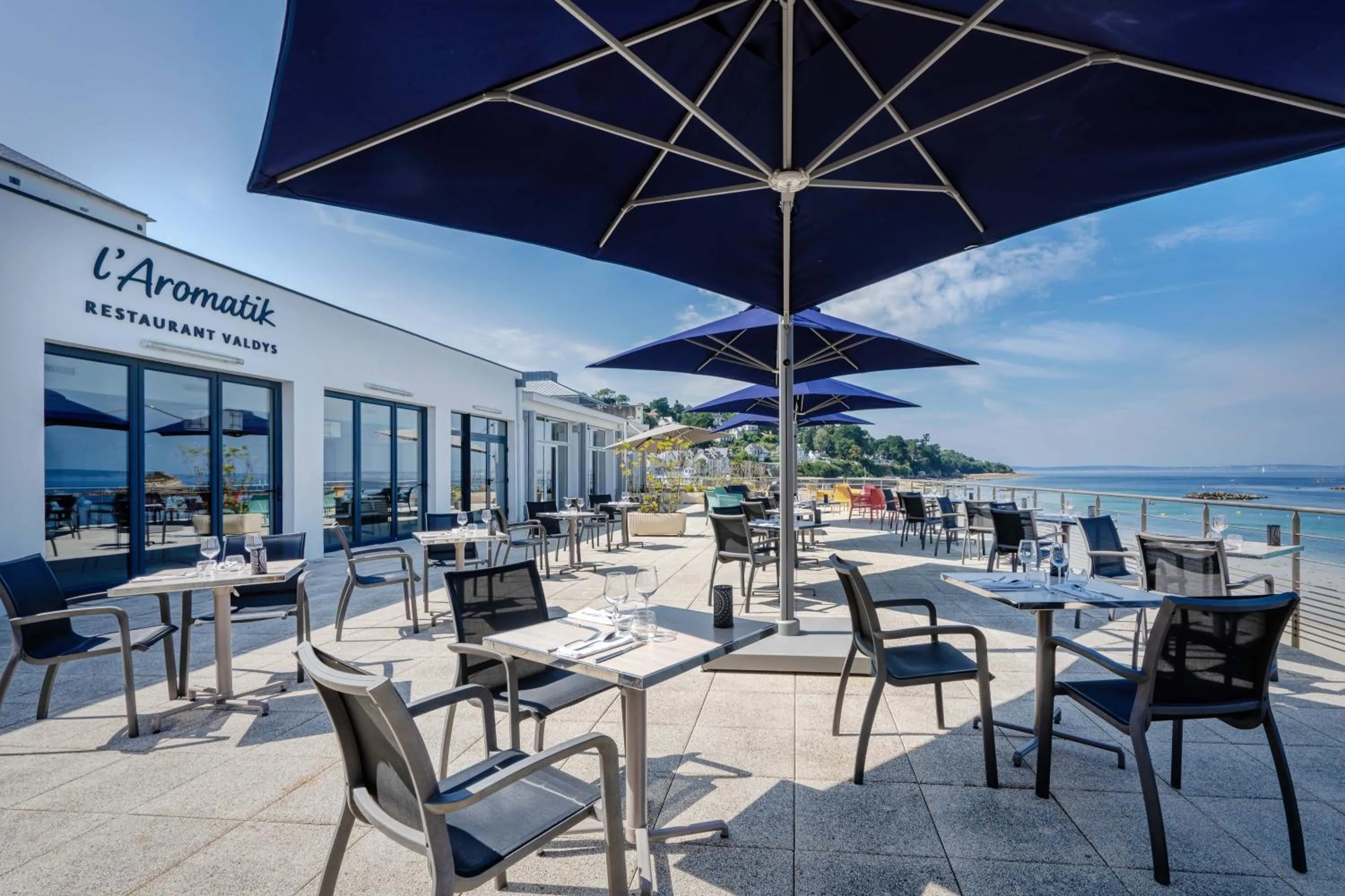 Patio, Restaurant/Places to Eat in Première Classe Douarnenez