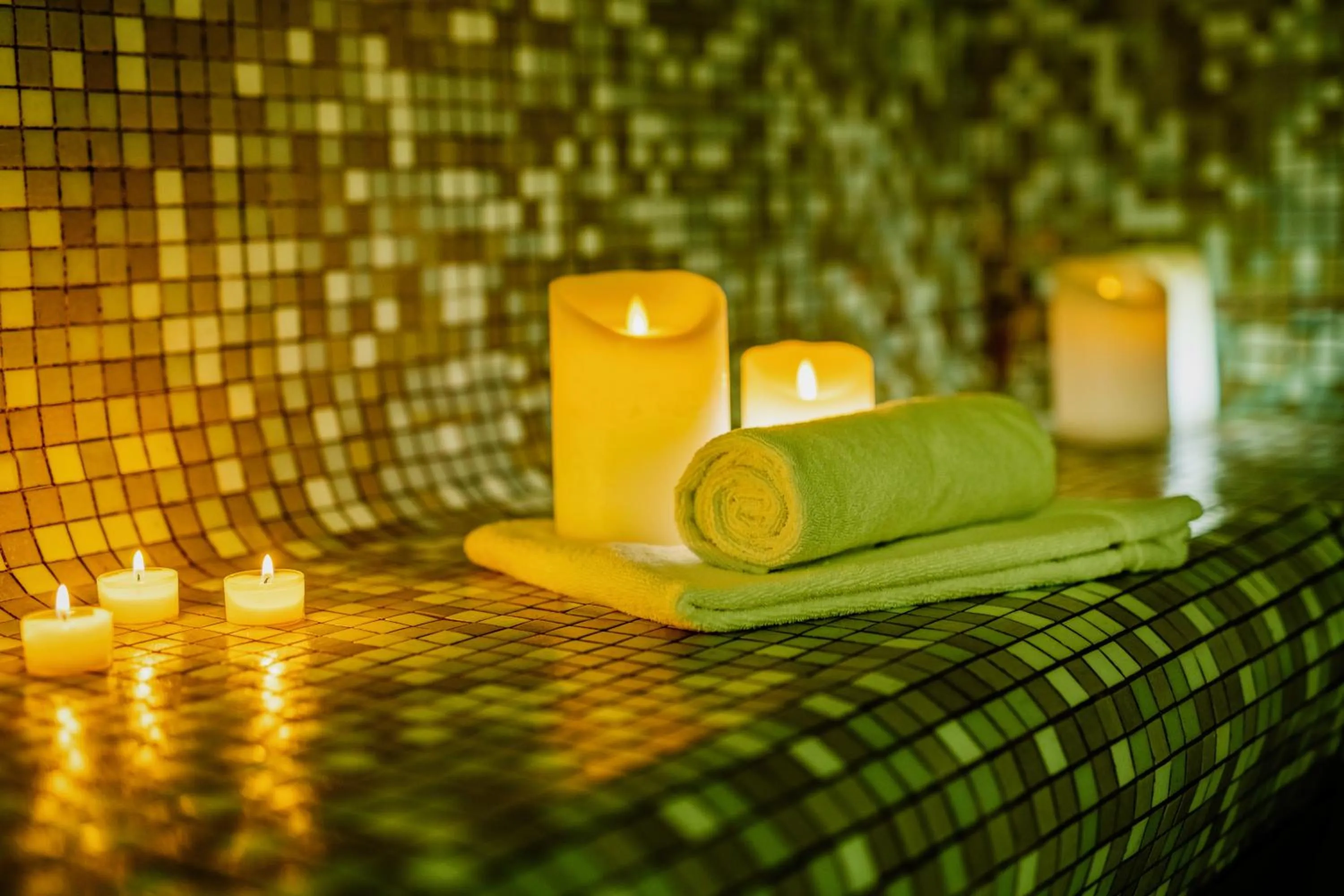 Hot Spring Bath in Première Classe Douarnenez