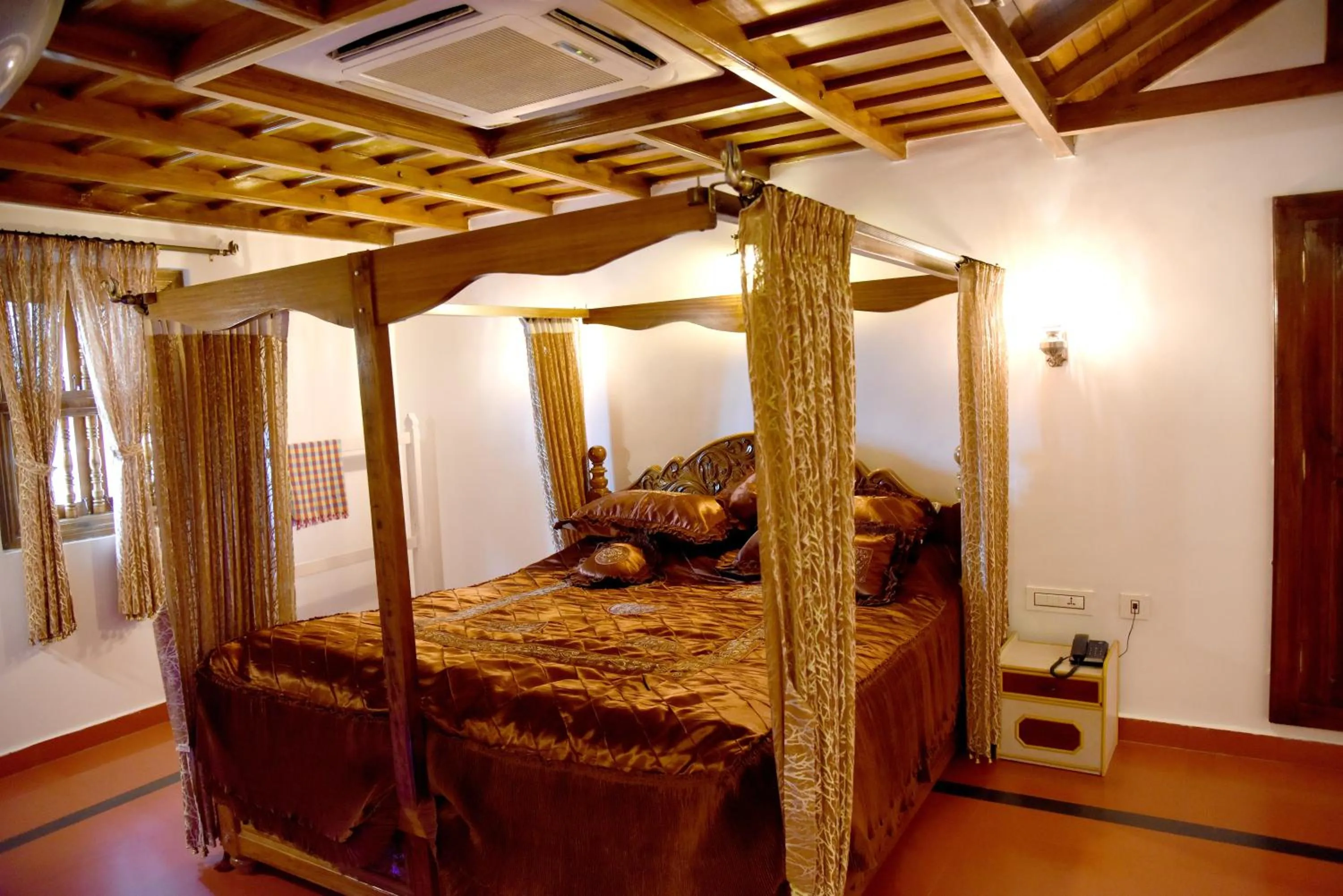 Bedroom, Bed in Hotel Sharada International