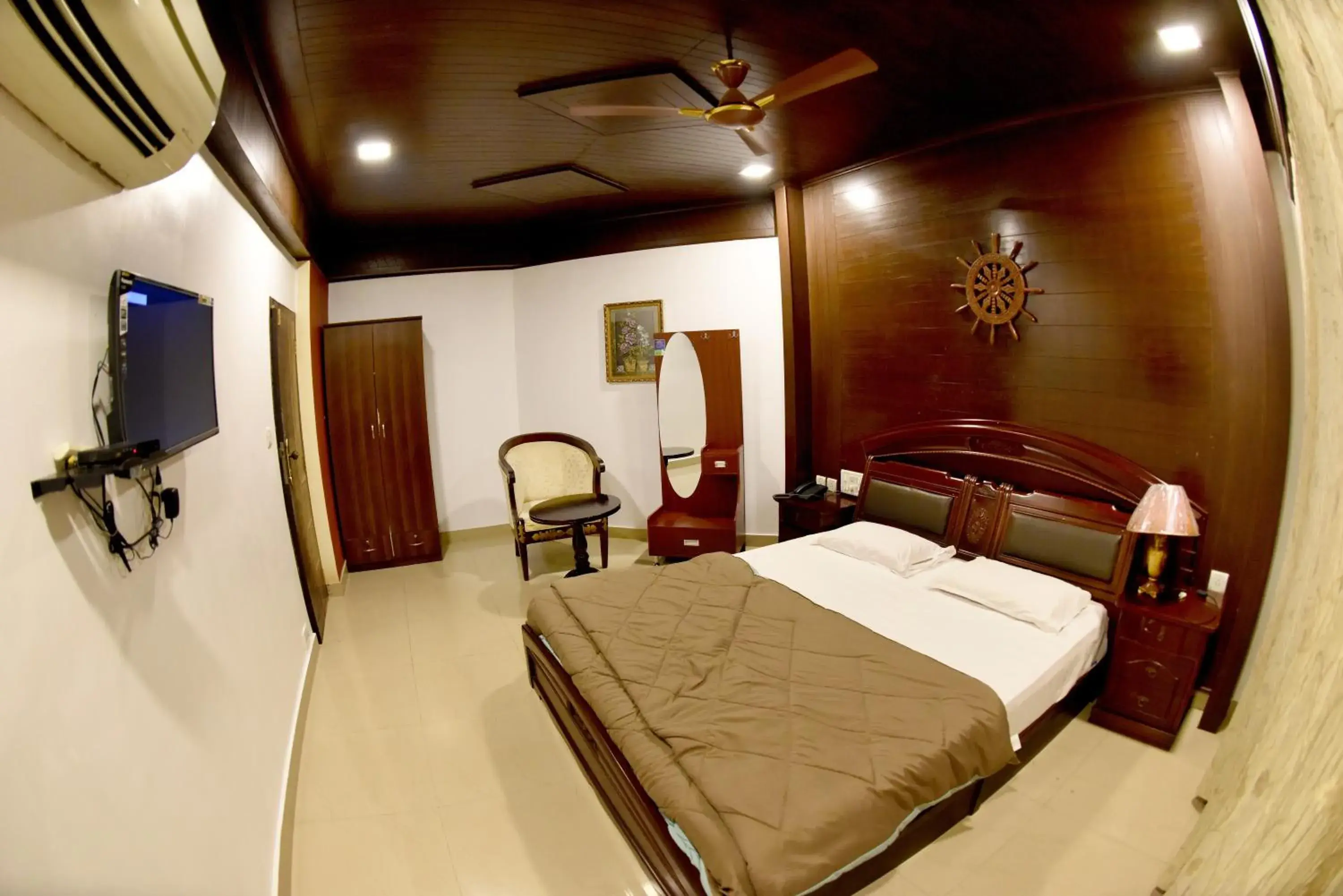 Suite - single occupancy in Hotel Sharada International Suite - single occupancy in Hotel Sharada International