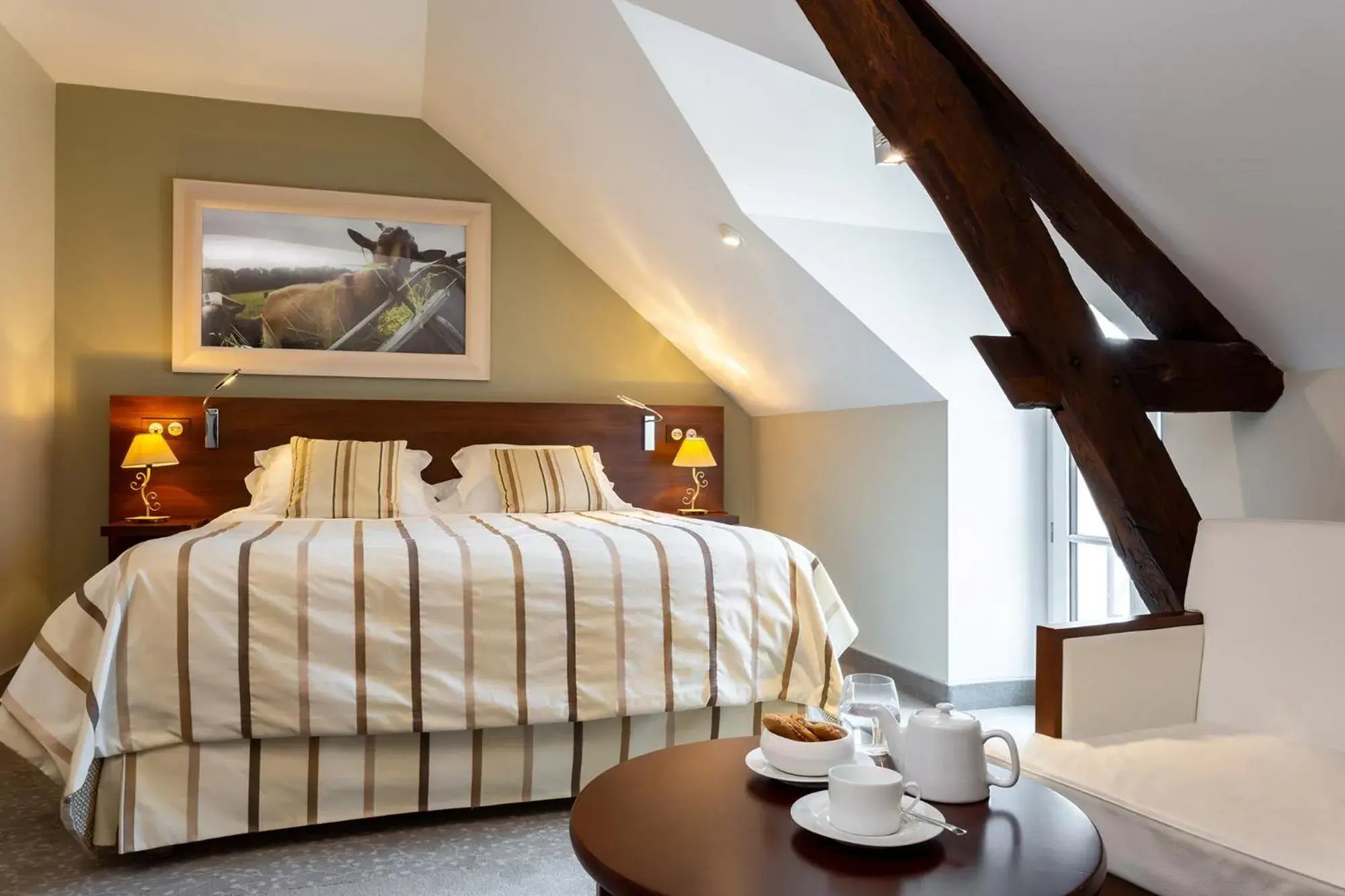 Classic Double Room in Hôtel Restaurant Famille Bourgeois "La Cote des Monts Damnés" Classic Double Room in Hôtel Restaurant Famille Bourgeois "La Cote des Monts Damnés"